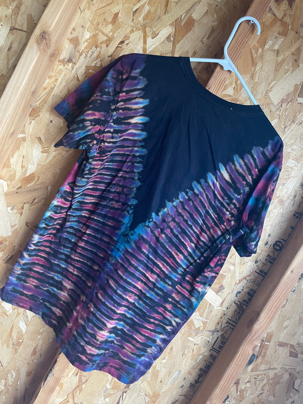 Large Men’s RVCA Handmade Tie Dye T-Shirt |Black, Red, and Blue V-Pleated Tie Dye Short Sleeve