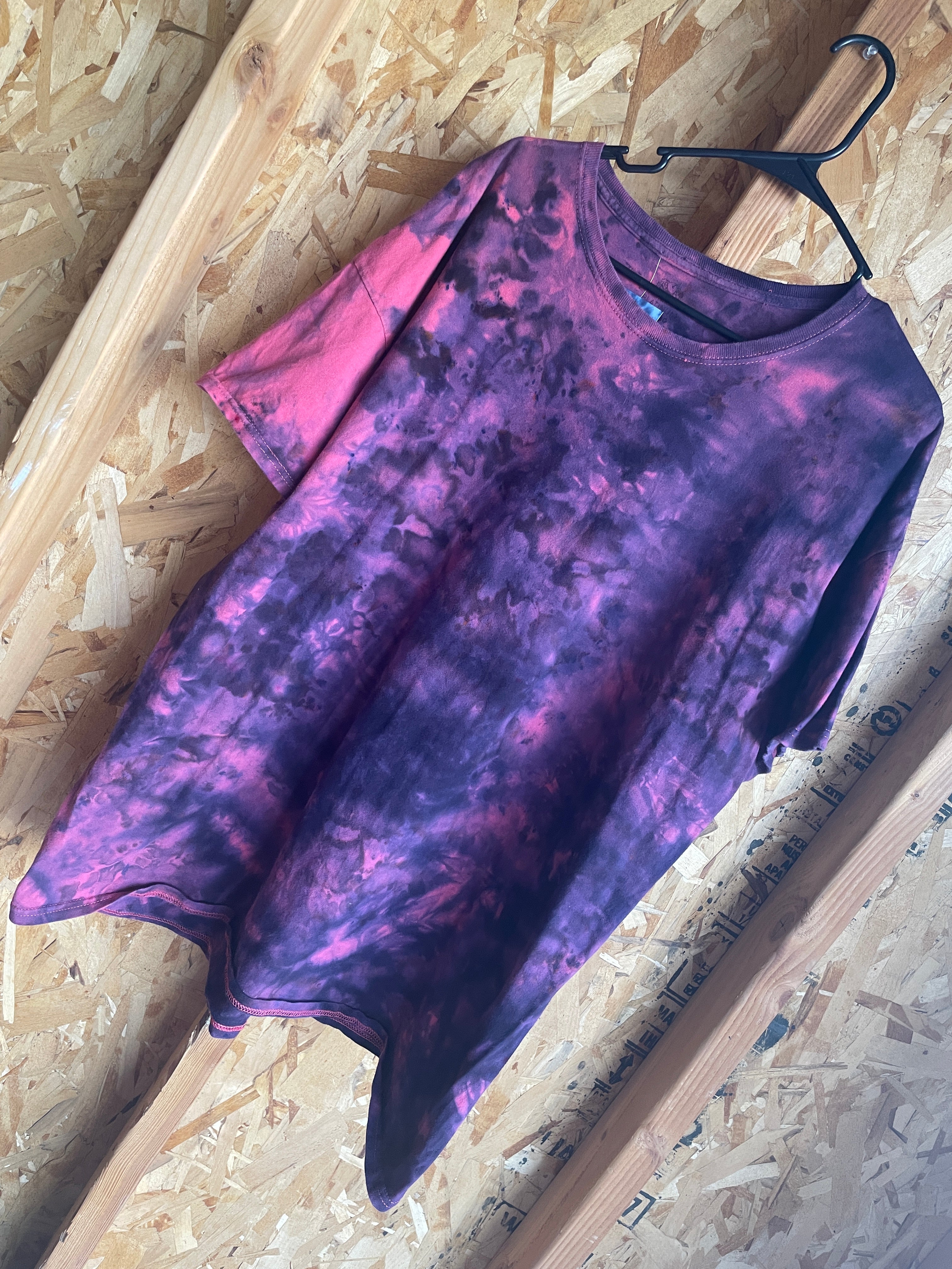 Large Men’s Red and Black Marble Handmade Tie Dye T-Shirt | Crumpled Tie Dye Short Sleeve