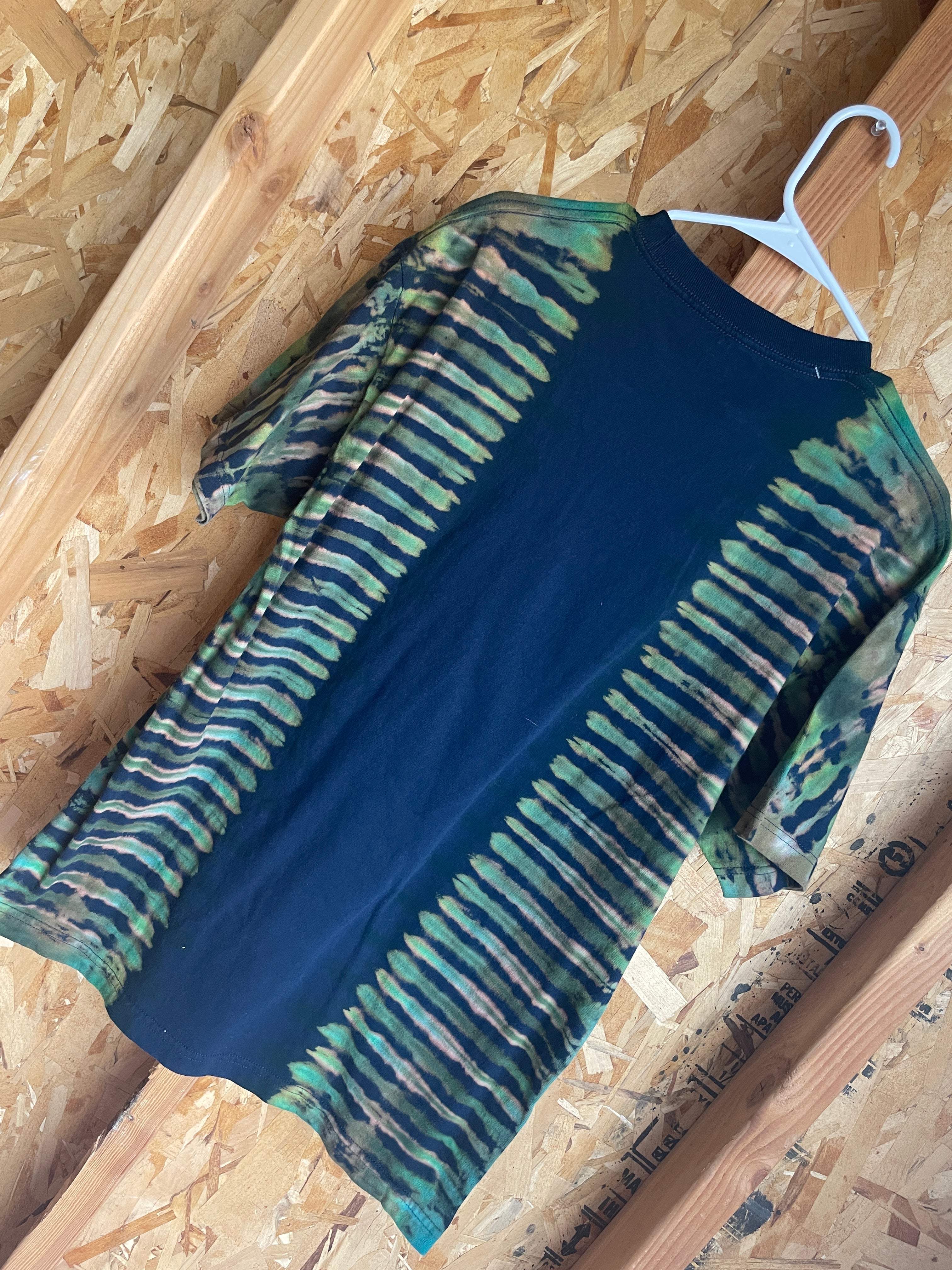 Large Men’s LRG Giraffe Handmade Tie Dye T-Shirt | Black, Green and Yellow Pleated Tie Dye Short Sleeve