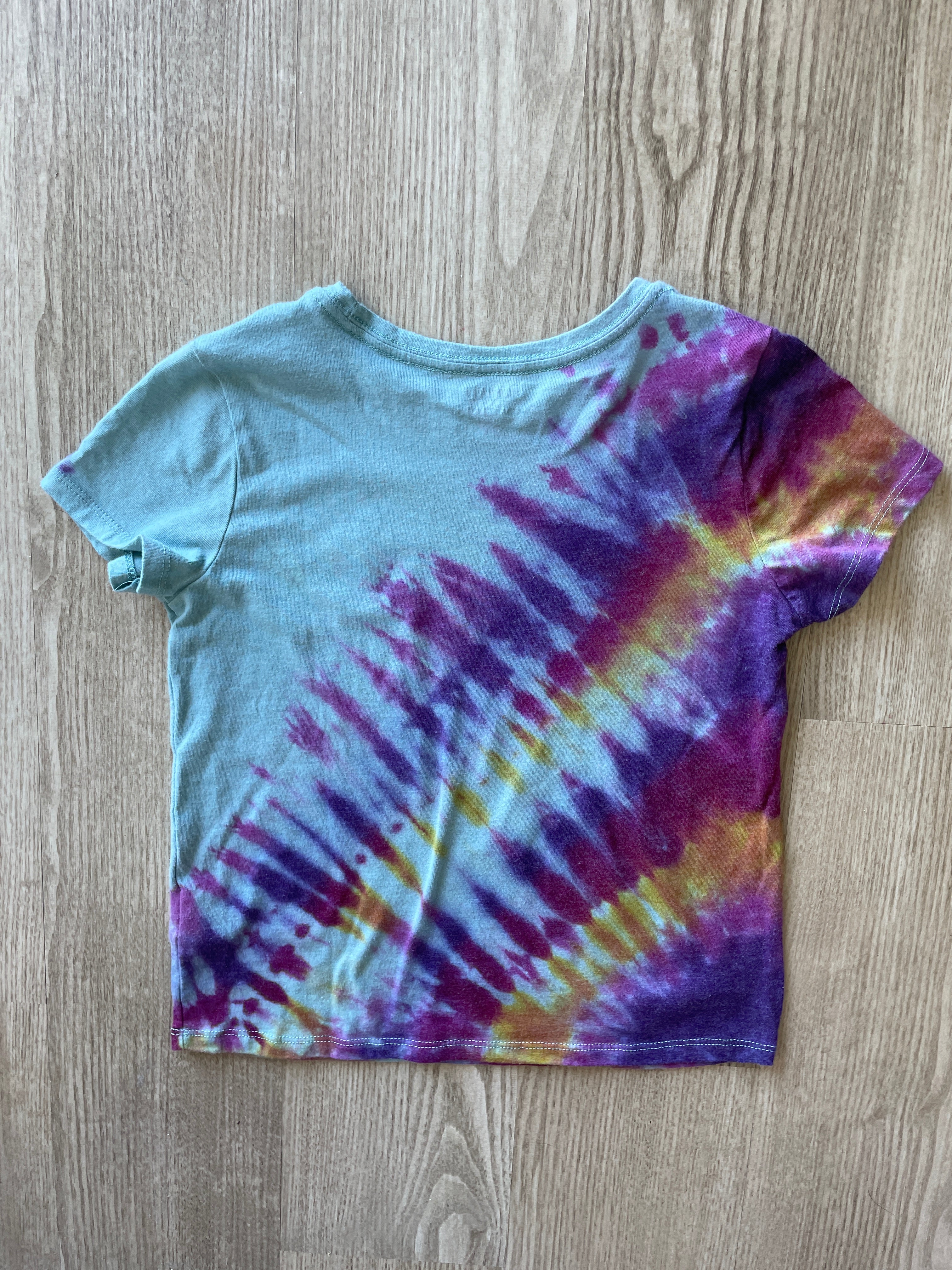 YOUTH GIRLS LARGE Floral Heart Handmade Tie Dye T-Shirt | One-Of-a-Kind Pink and Purple Short Sleeve