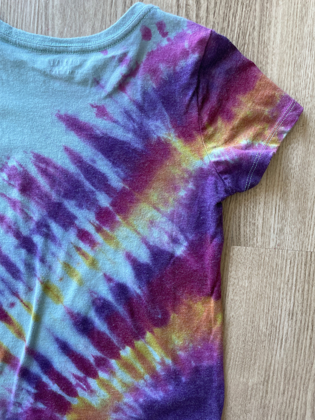 YOUTH GIRLS LARGE Floral Heart Handmade Tie Dye T-Shirt | One-Of-a-Kind Pink and Purple Short Sleeve