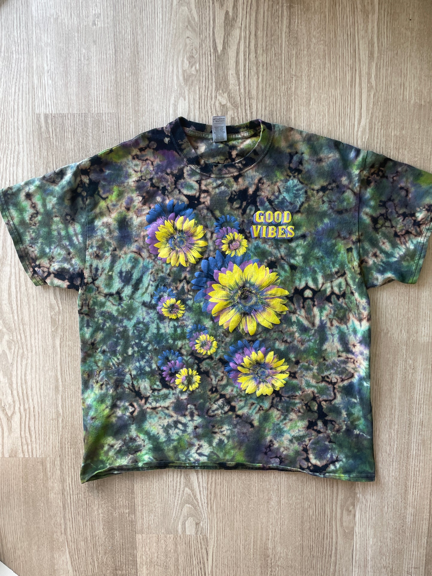 XL Men’s Good Vibes & Sunflowers Handmade Reverse Tie Dye T-Shirt | One-Of-a-Kind Black and Green Short Sleeve