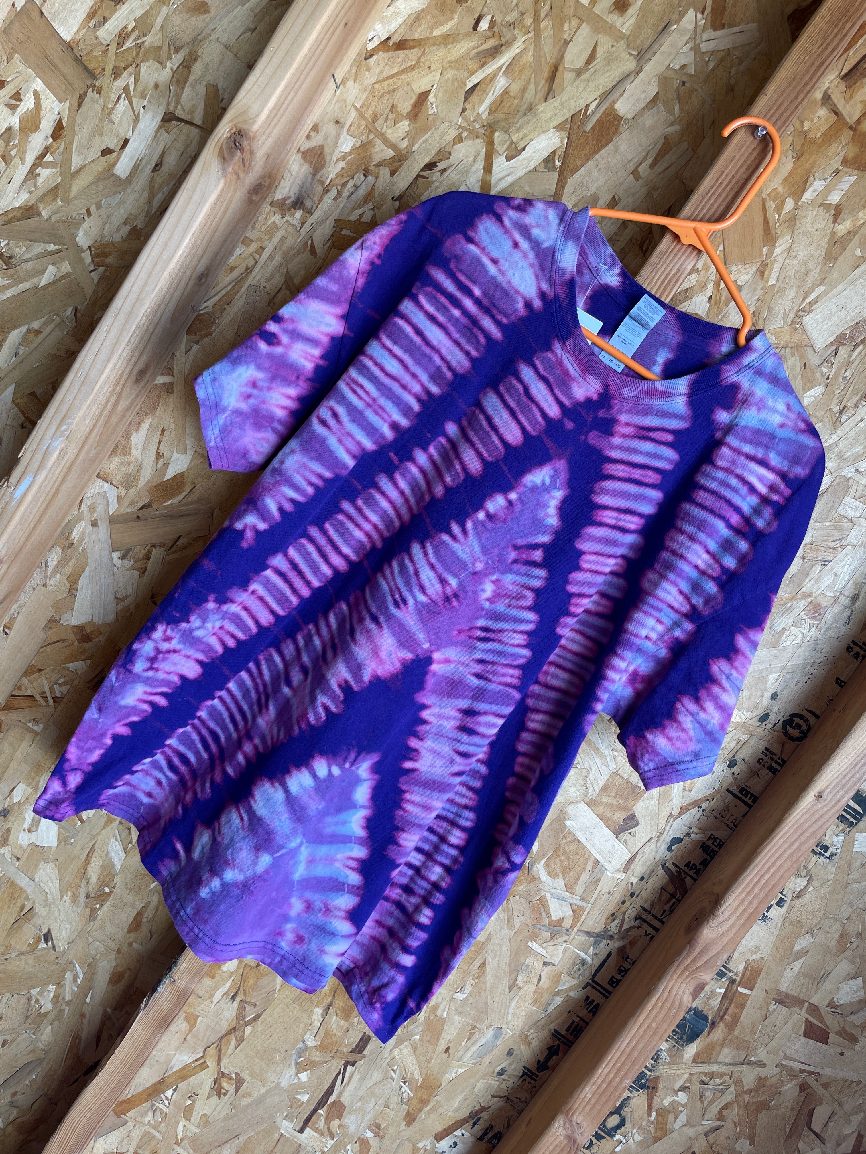 XL Men’s Shades of Purple Handmade Reverse Tie Dye T-Shirt | Pink and Purple Pleated Tie Dye Short Sleeve