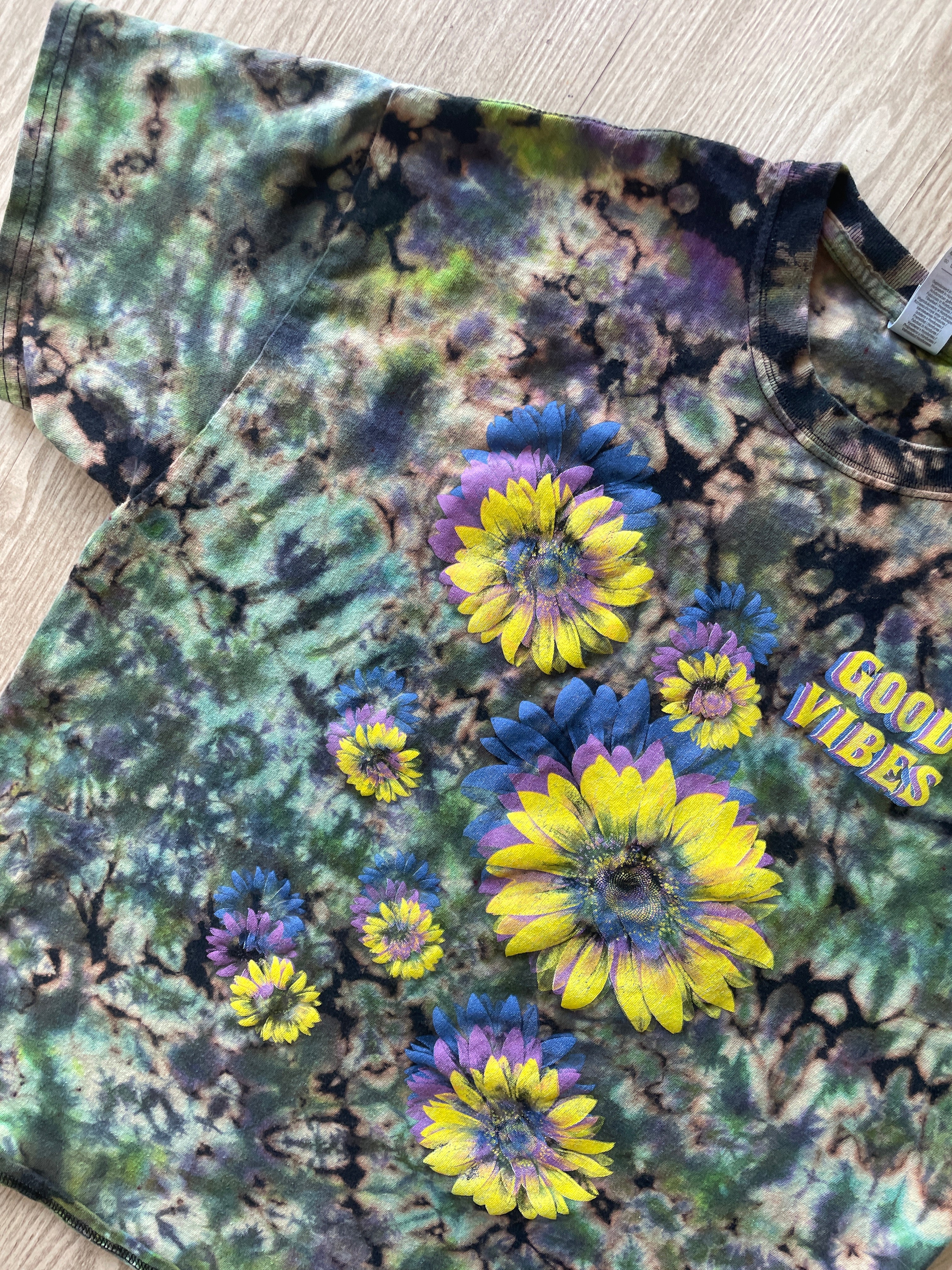 XL Men’s Good Vibes & Sunflowers Handmade Reverse Tie Dye T-Shirt | One-Of-a-Kind Black and Green Short Sleeve