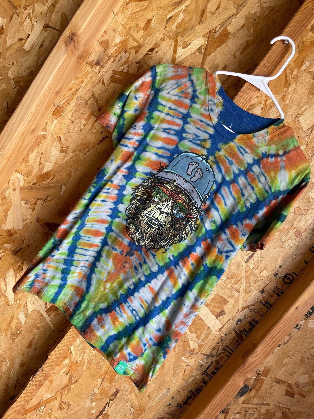 Small Women’s Outdoorsy Gorila Handmade Tie Dye T-Shirt | Blue, Green, and Orange V-Pleated Tie Dye Short Sleeve