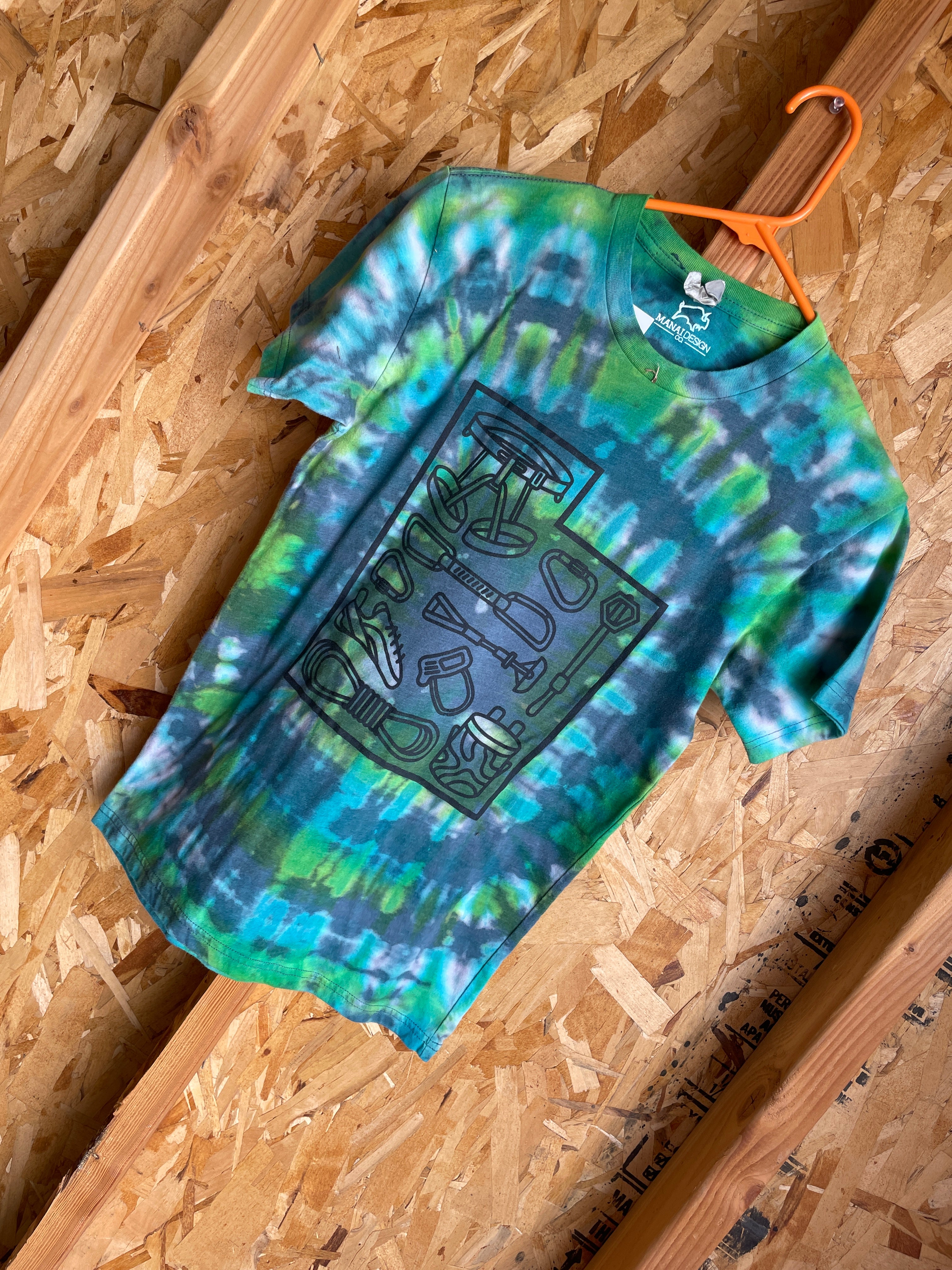 Small Women’s Utah Climbing Handmade Tie Dye T-Shirt | Blue and Green Pleated Reverse Tie Dye Short Sleeve