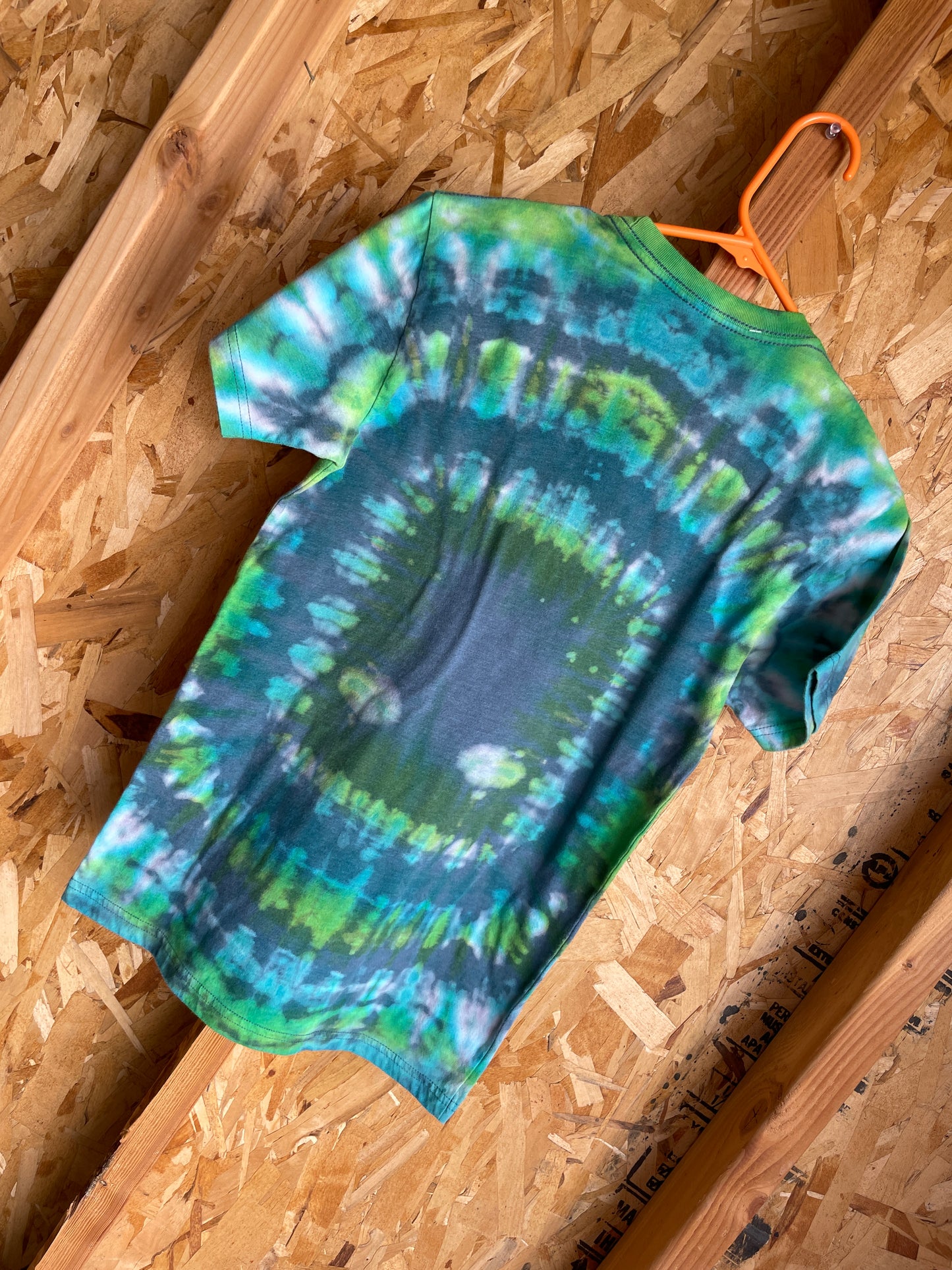 Small Women’s Utah Climbing Handmade Tie Dye T-Shirt | Blue and Green Pleated Reverse Tie Dye Short Sleeve