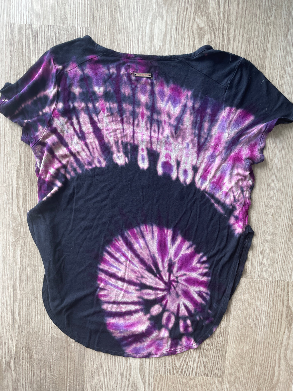 MEDIUM Women’s Libra The Scales Handmade Reverse Tie Dye Flowy Tee | One-Of-a-Kind Black and Purple Side Slit Short Sleeve T-Shirt
