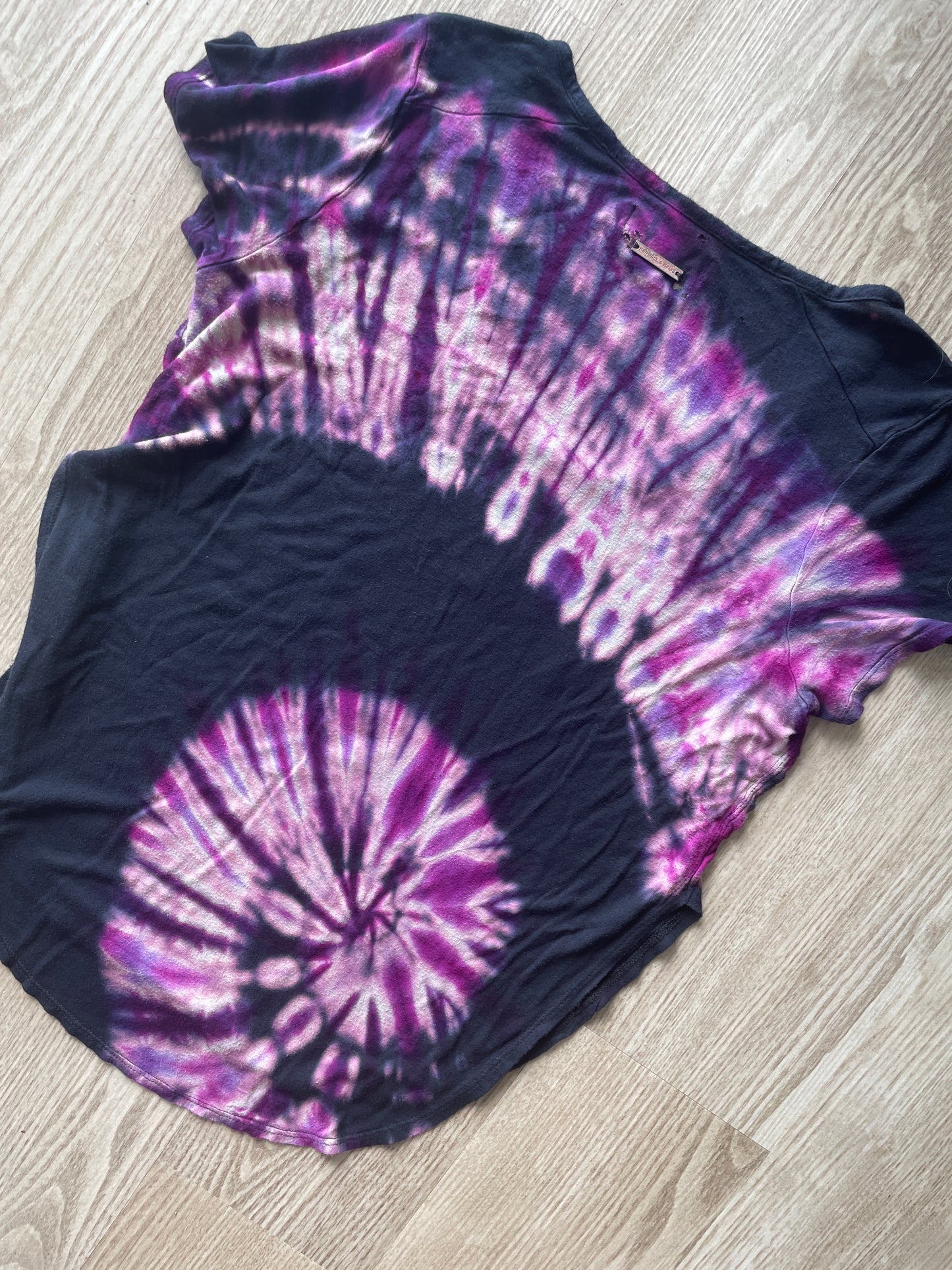 MEDIUM Women’s Libra The Scales Handmade Reverse Tie Dye Flowy Tee | One-Of-a-Kind Black and Purple Side Slit Short Sleeve T-Shirt