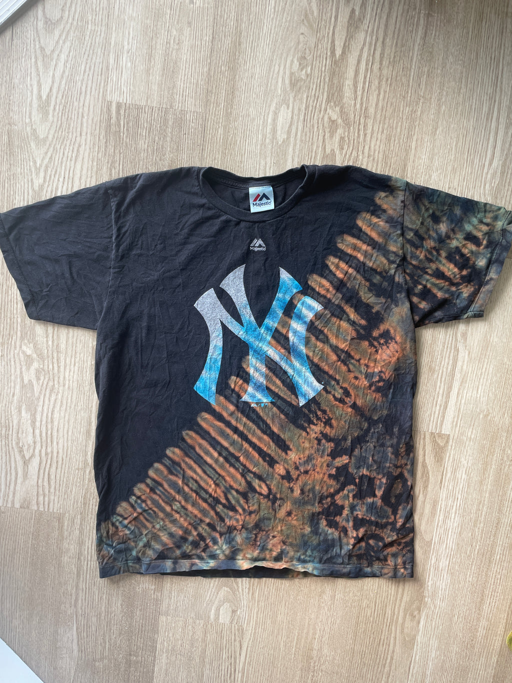 LARGE Men’s New York Yankees Handmade Tie Dye T-Shirt | One-Of-a-Kind Black and Dark Blue Short Sleeve