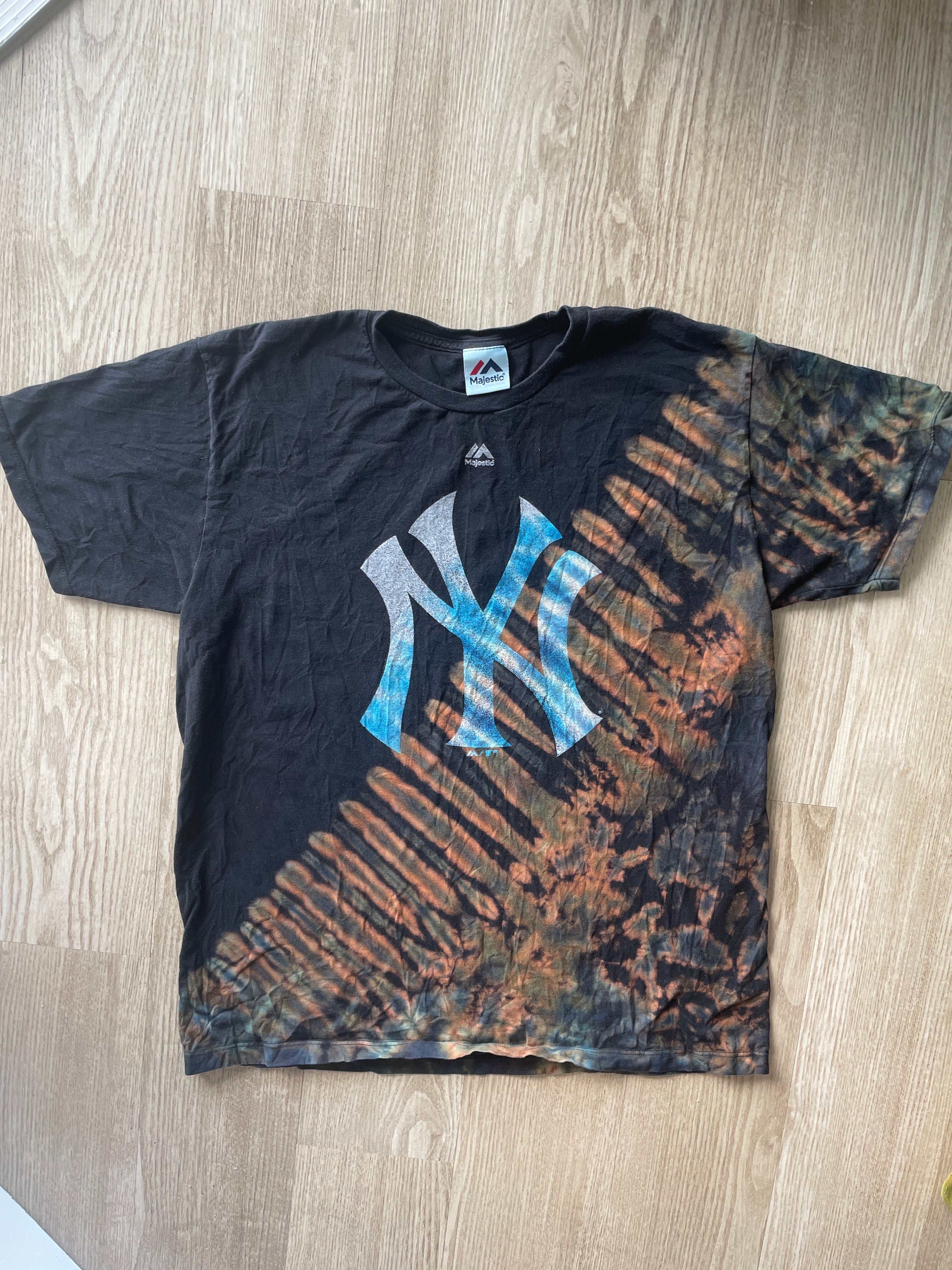 LARGE Men’s New York Yankees Handmade Tie Dye T-Shirt | One-Of-a-Kind Black and Dark Blue Short Sleeve