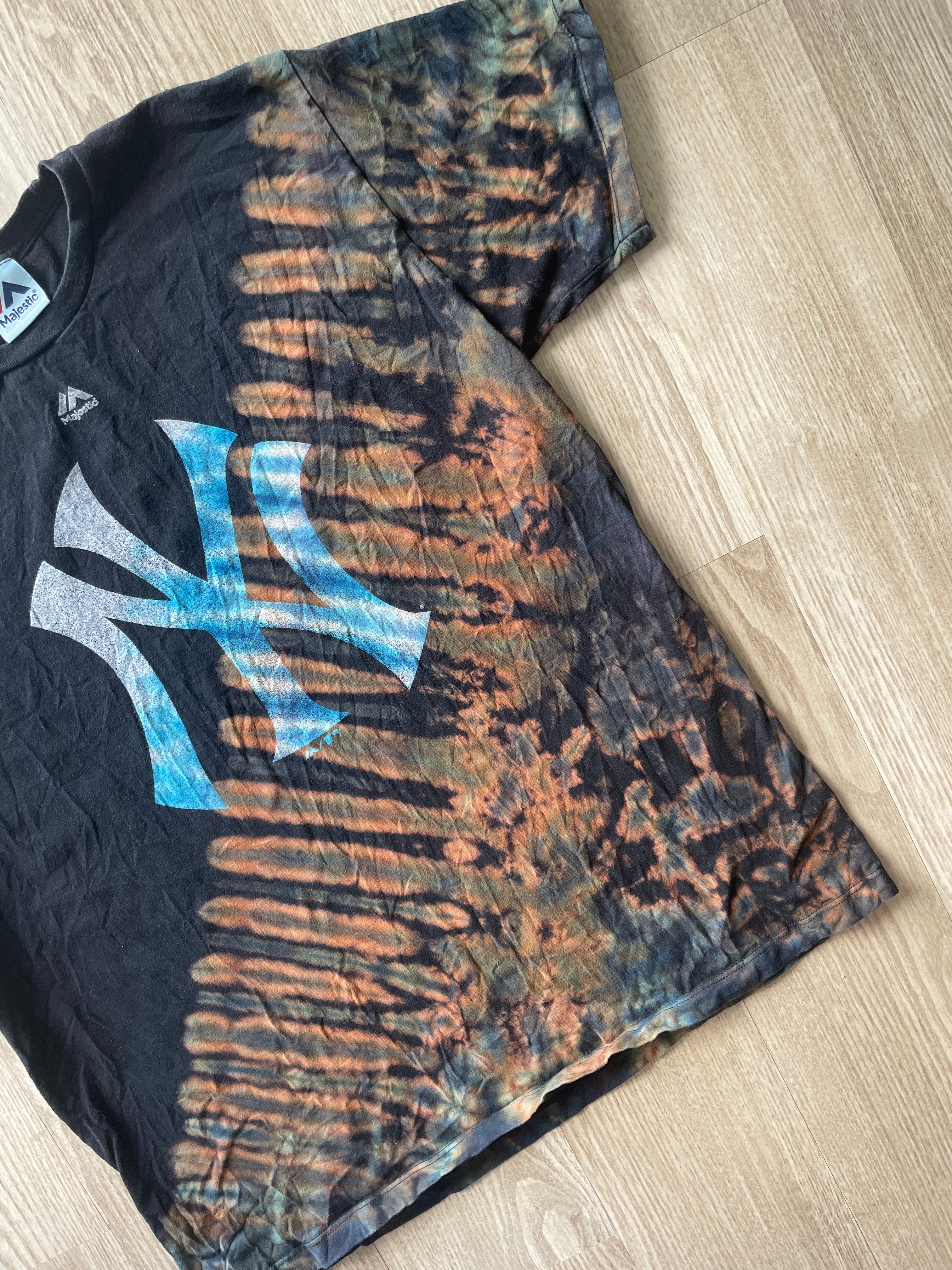 LARGE Men’s New York Yankees Handmade Tie Dye T-Shirt | One-Of-a-Kind Black and Dark Blue Short Sleeve