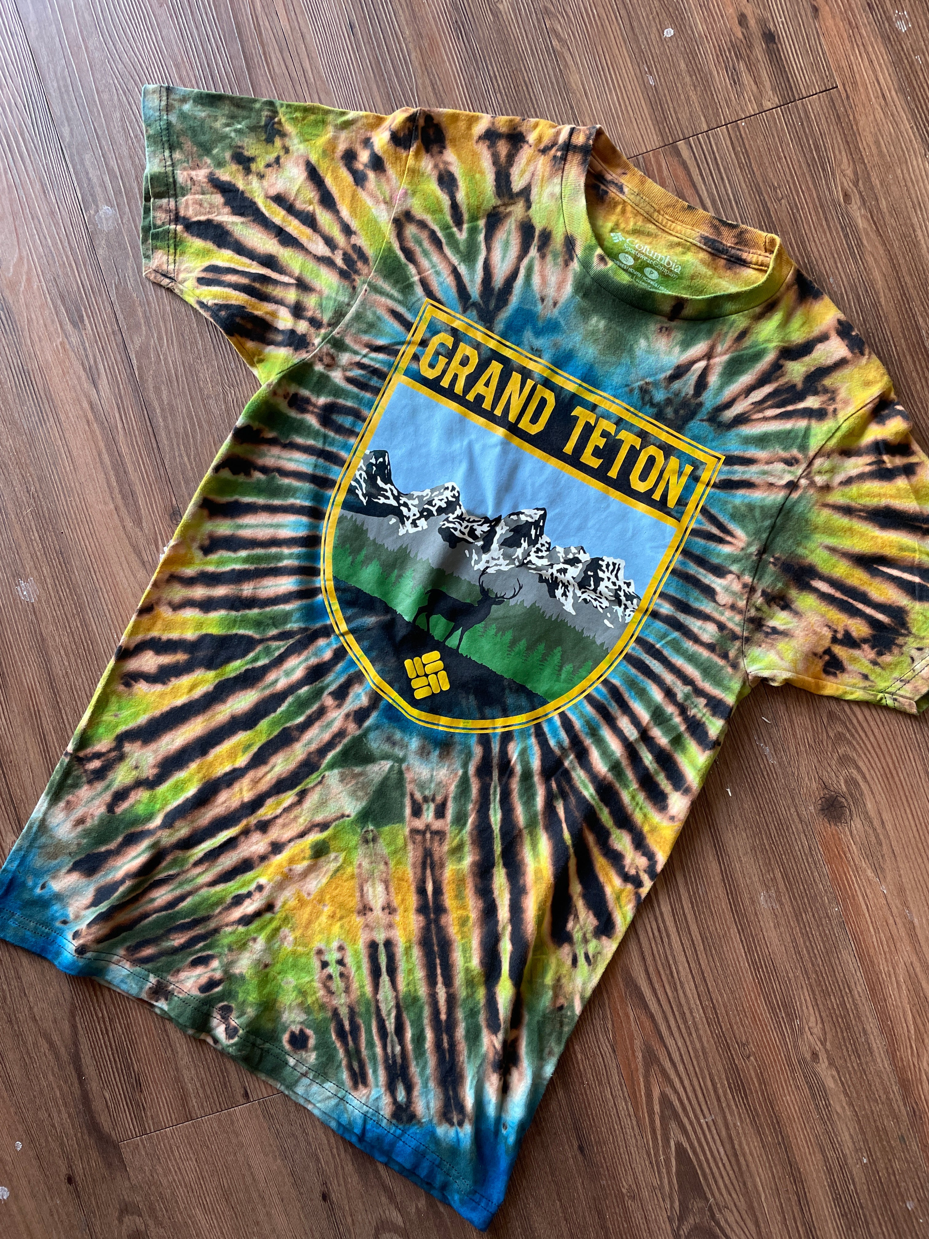 SMALL Men’s Grand Teton Wyoming Deer T-Shirt | Black and Green Columbia Handmade Reverse Tie Dye Short Sleeve