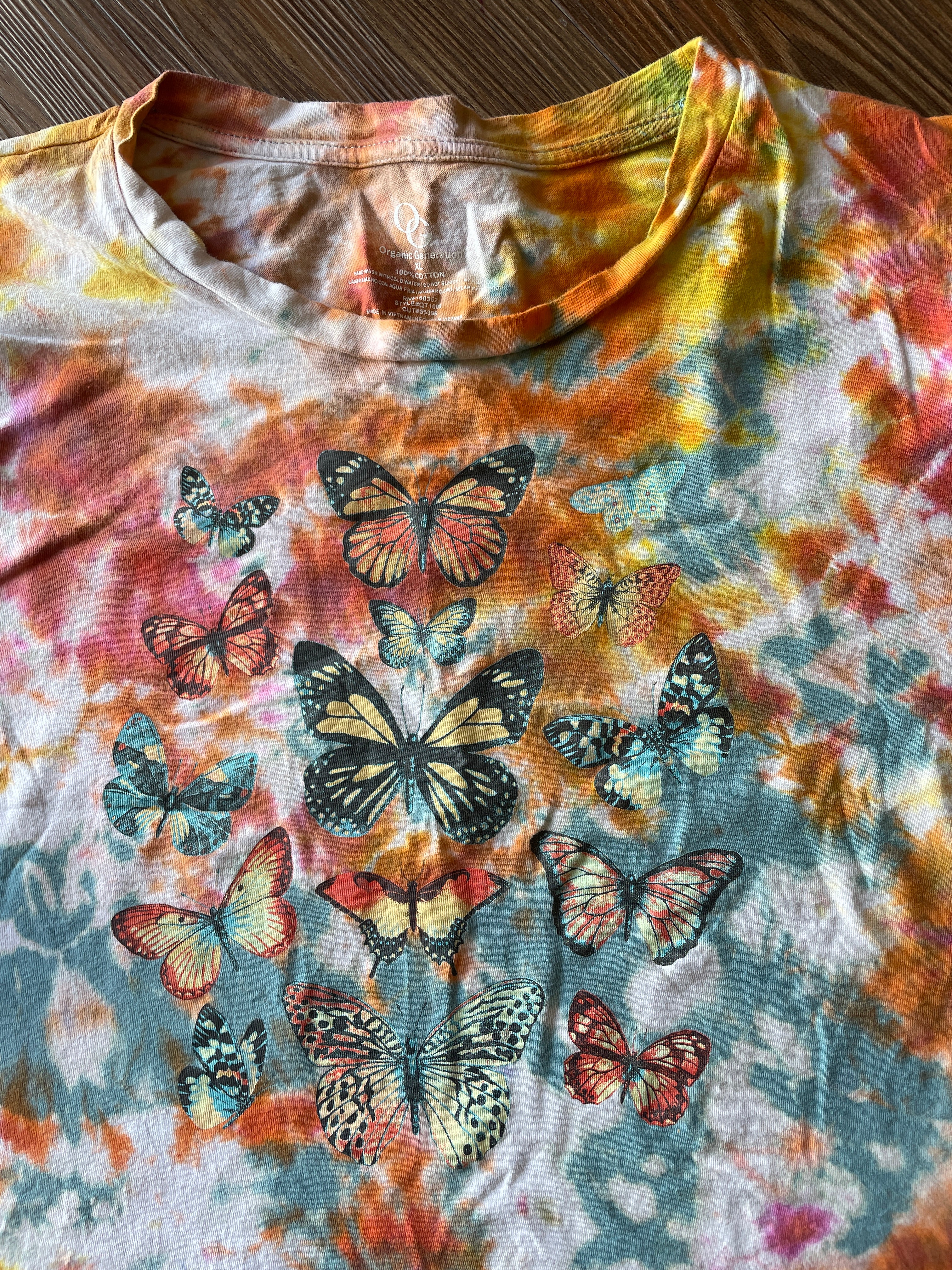 XL Women’s Butterfly Tie Dye Crop Top | Entemology  Reverse Tie Dye Short Sleeve