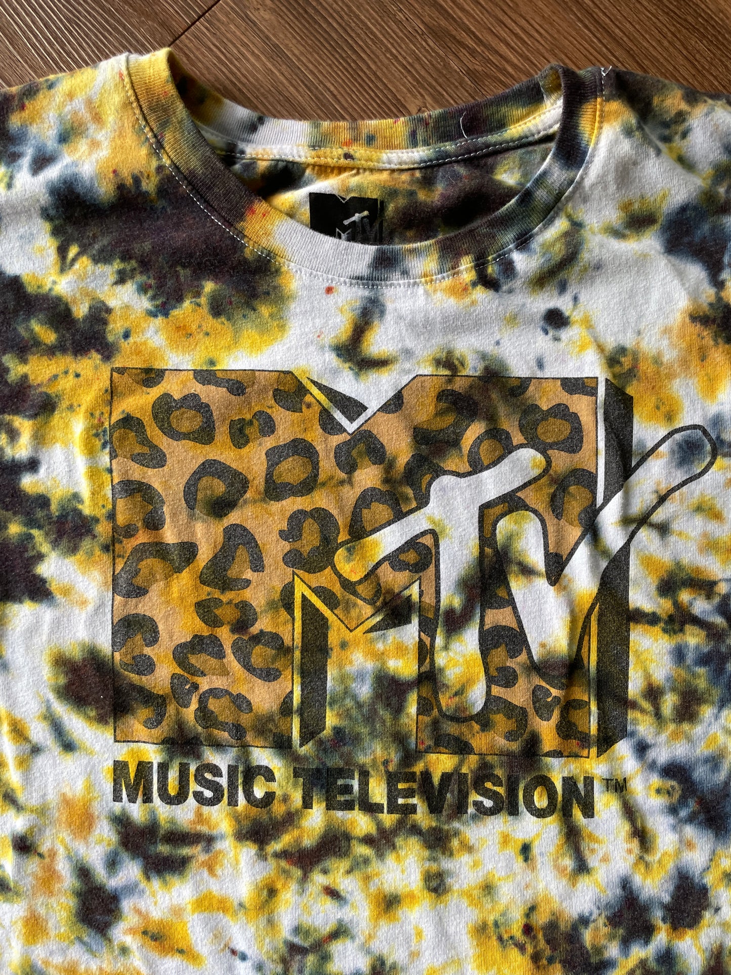 XL Women’s MTV Leopard Print Handmade Tie Dye T-Shirt | Music Television Black and Brown Crumpled Tie Dye Short Sleeve