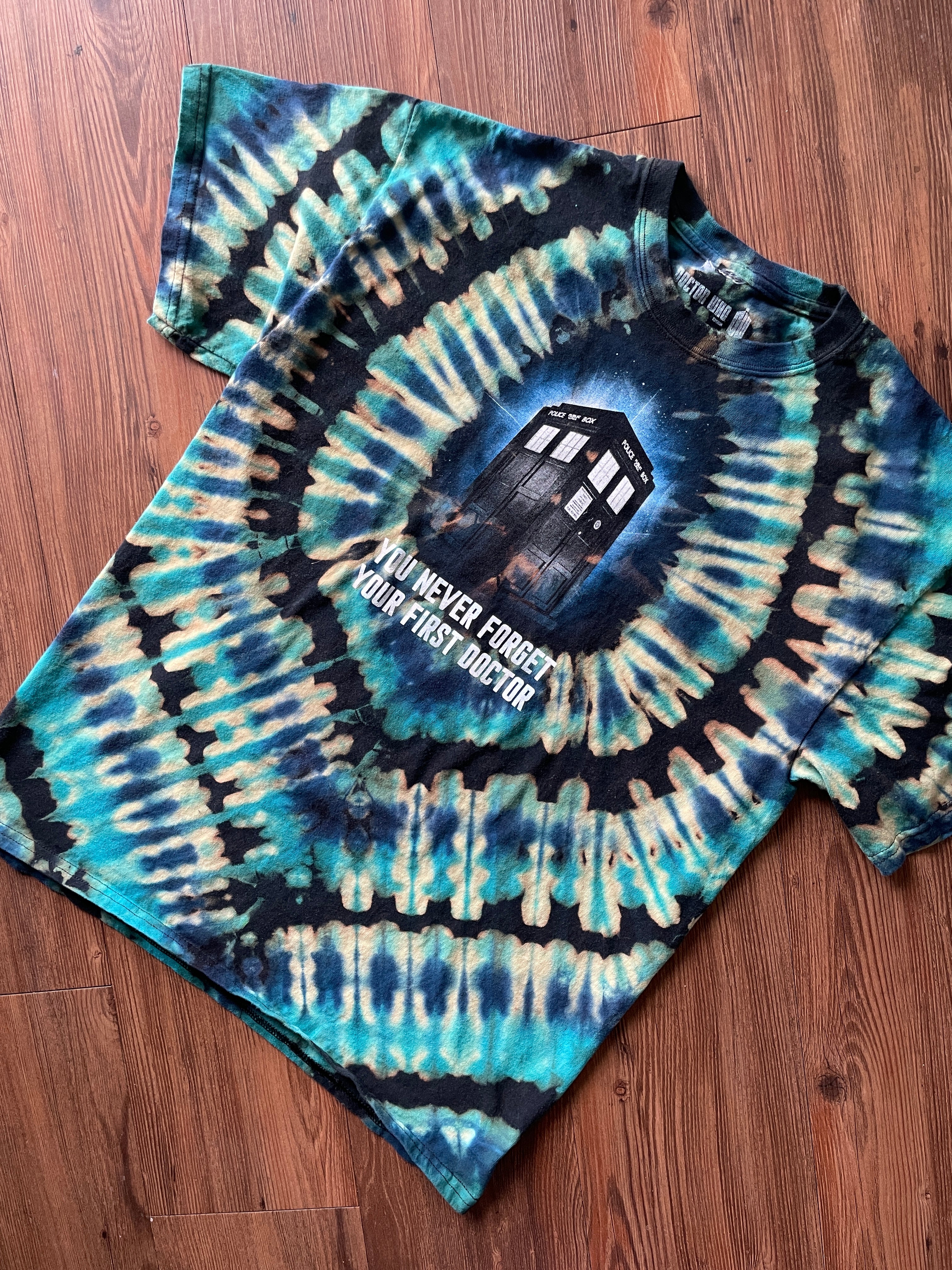 Large Men’s Dr. Who Tardis Handmade Tie Dye T-Shirt | Black and Blue Pleated Tie Dye Short Sleeve