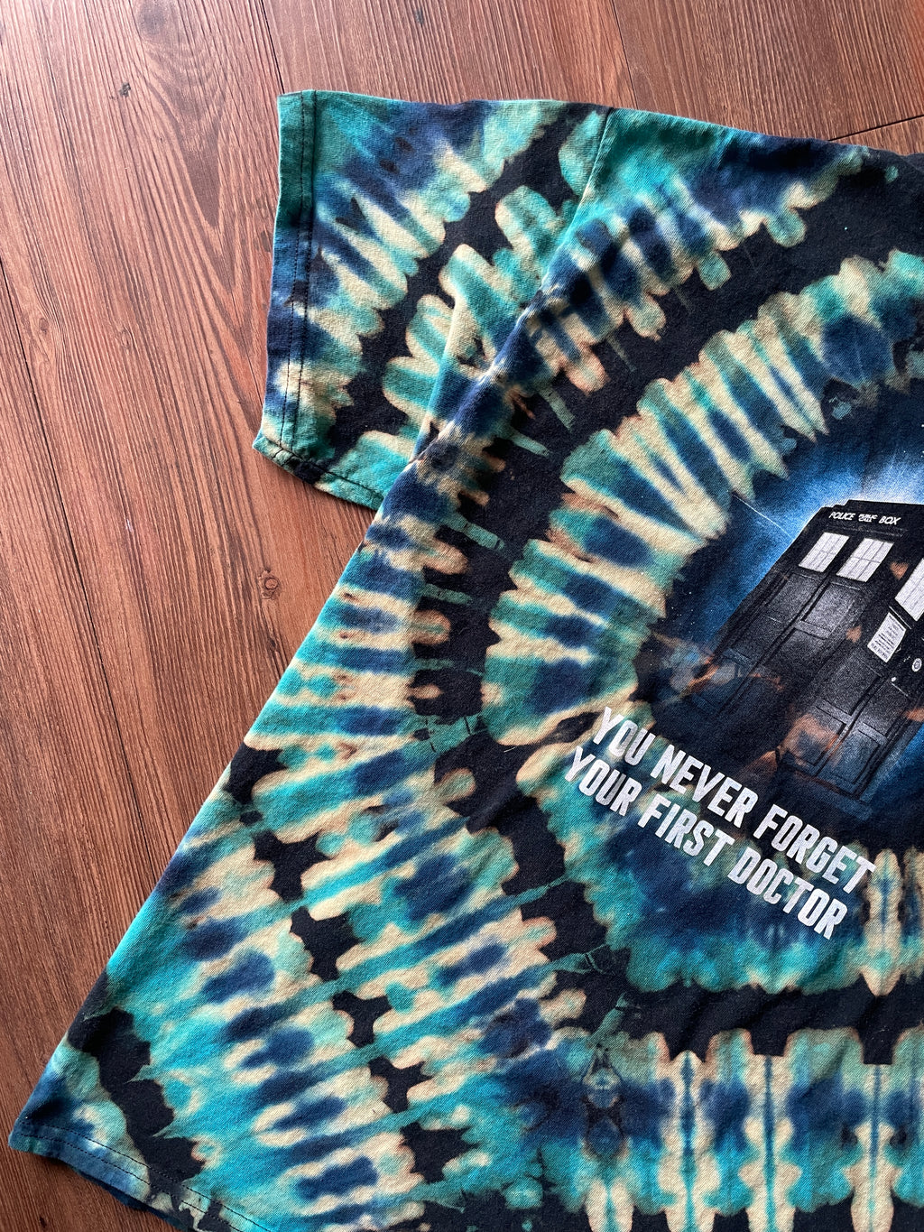 Large Men’s Dr. Who Tardis Handmade Tie Dye T-Shirt | Black and Blue Pleated Tie Dye Short Sleeve