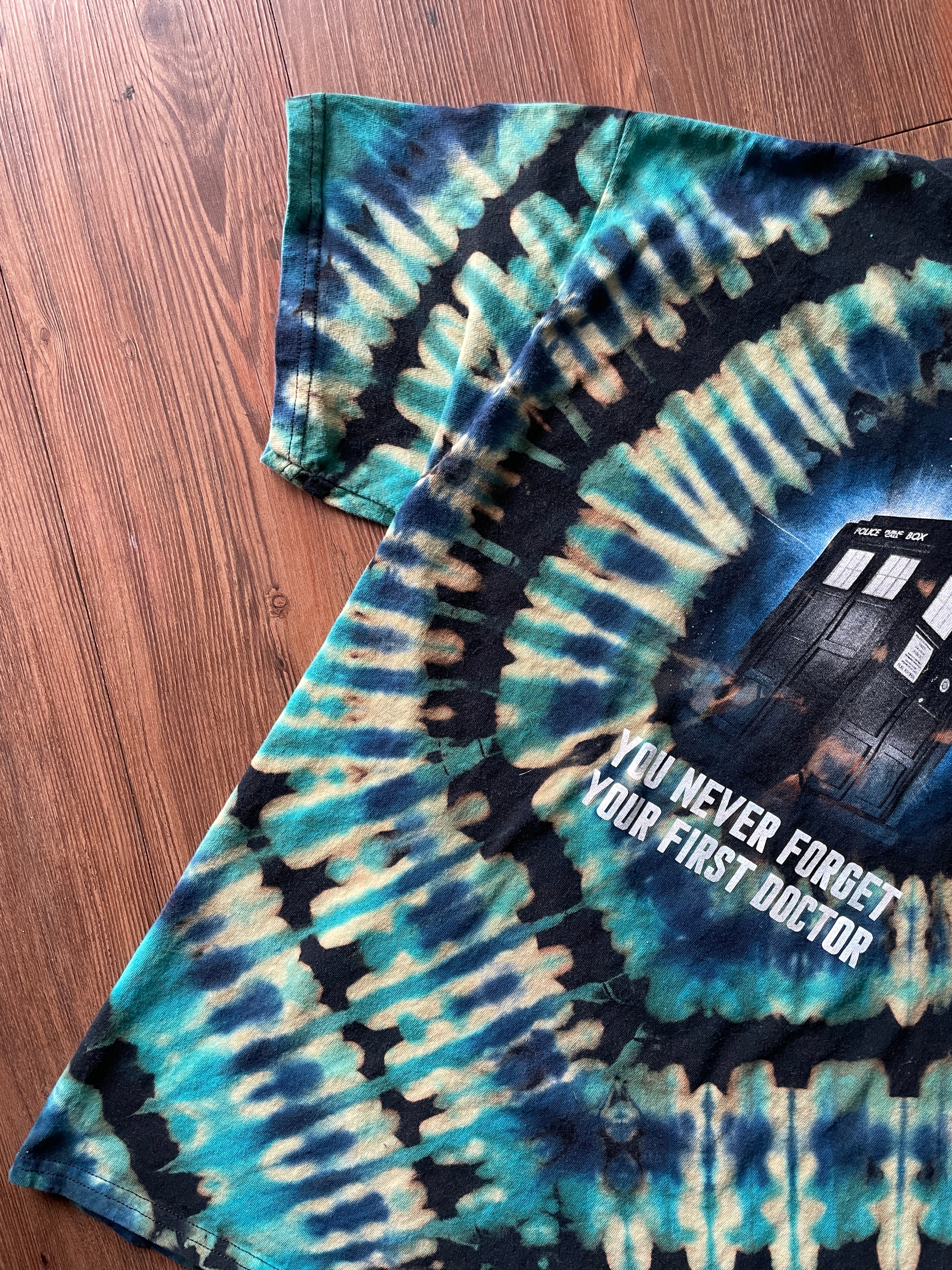 Large Men’s Dr. Who Tardis Handmade Tie Dye T-Shirt | Black and Blue Pleated Tie Dye Short Sleeve