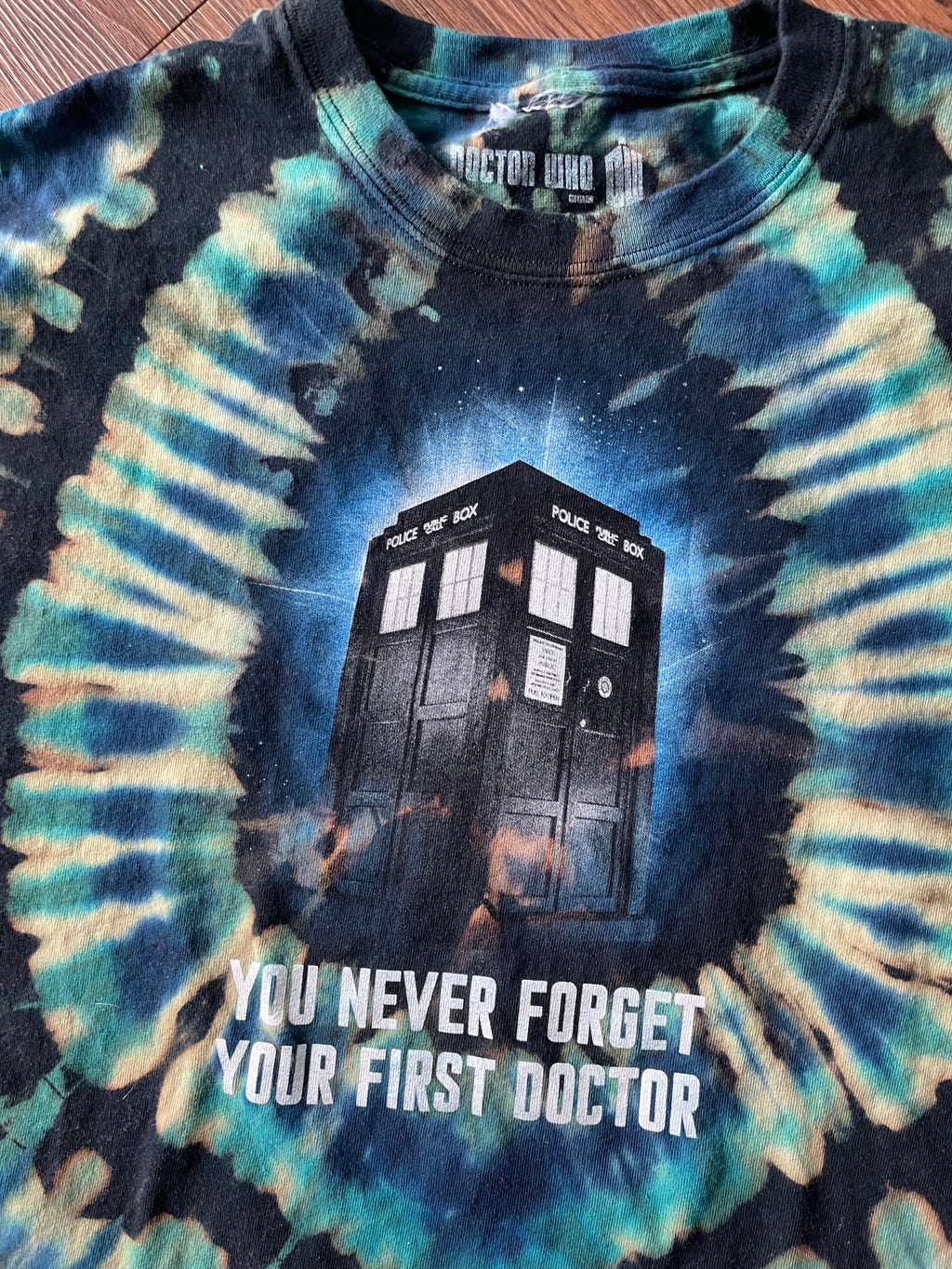 Large Men’s Dr. Who Tardis Handmade Tie Dye T-Shirt | Black and Blue Pleated Tie Dye Short Sleeve