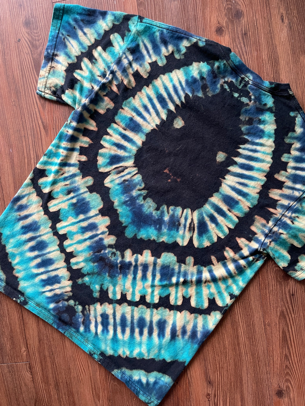 Large Men’s Dr. Who Tardis Handmade Tie Dye T-Shirt | Black and Blue Pleated Tie Dye Short Sleeve