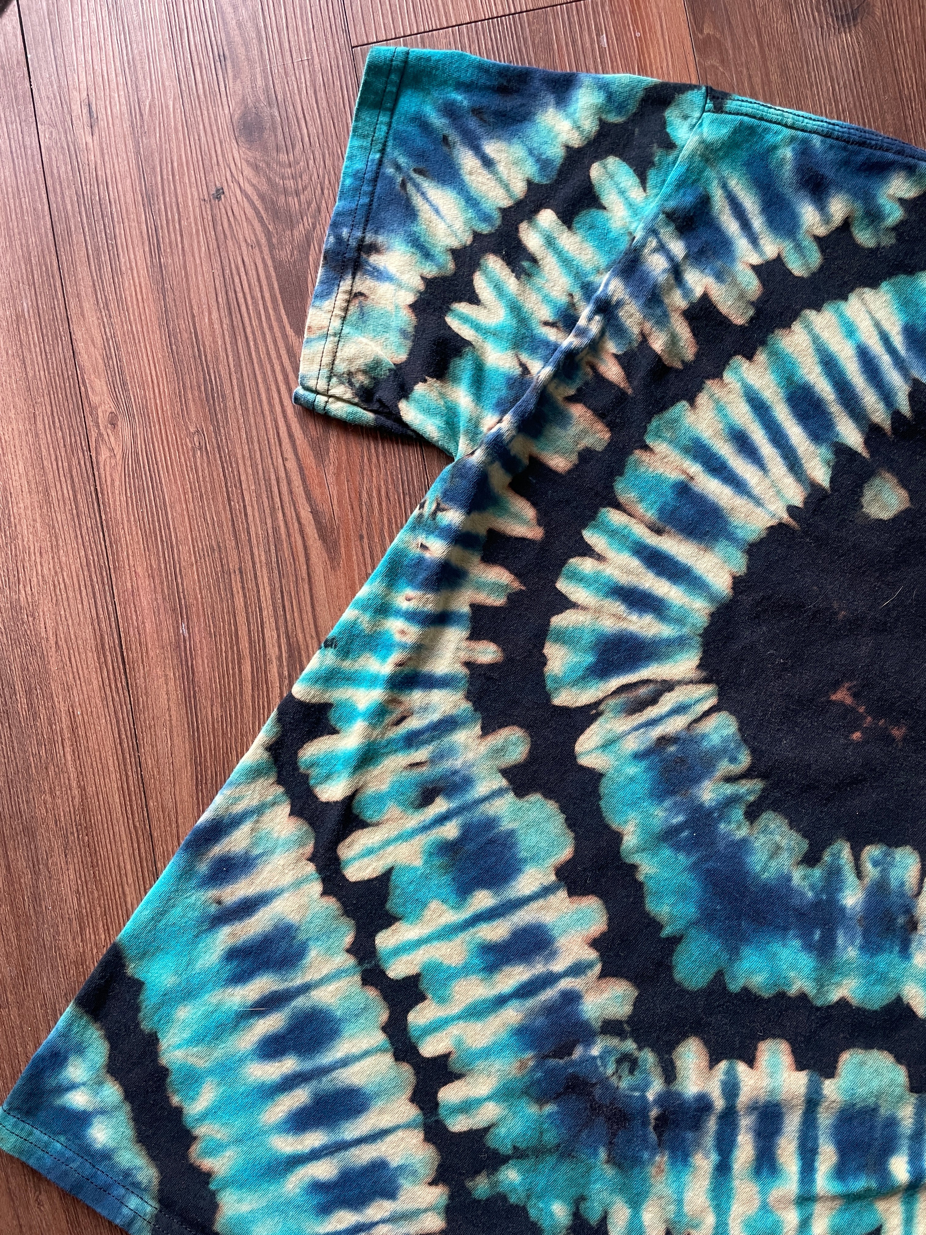 Large Men’s Dr. Who Tardis Handmade Tie Dye T-Shirt | Black and Blue Pleated Tie Dye Short Sleeve