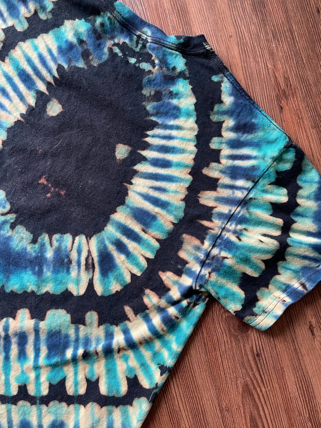 Large Men’s Dr. Who Tardis Handmade Tie Dye T-Shirt | Black and Blue Pleated Tie Dye Short Sleeve