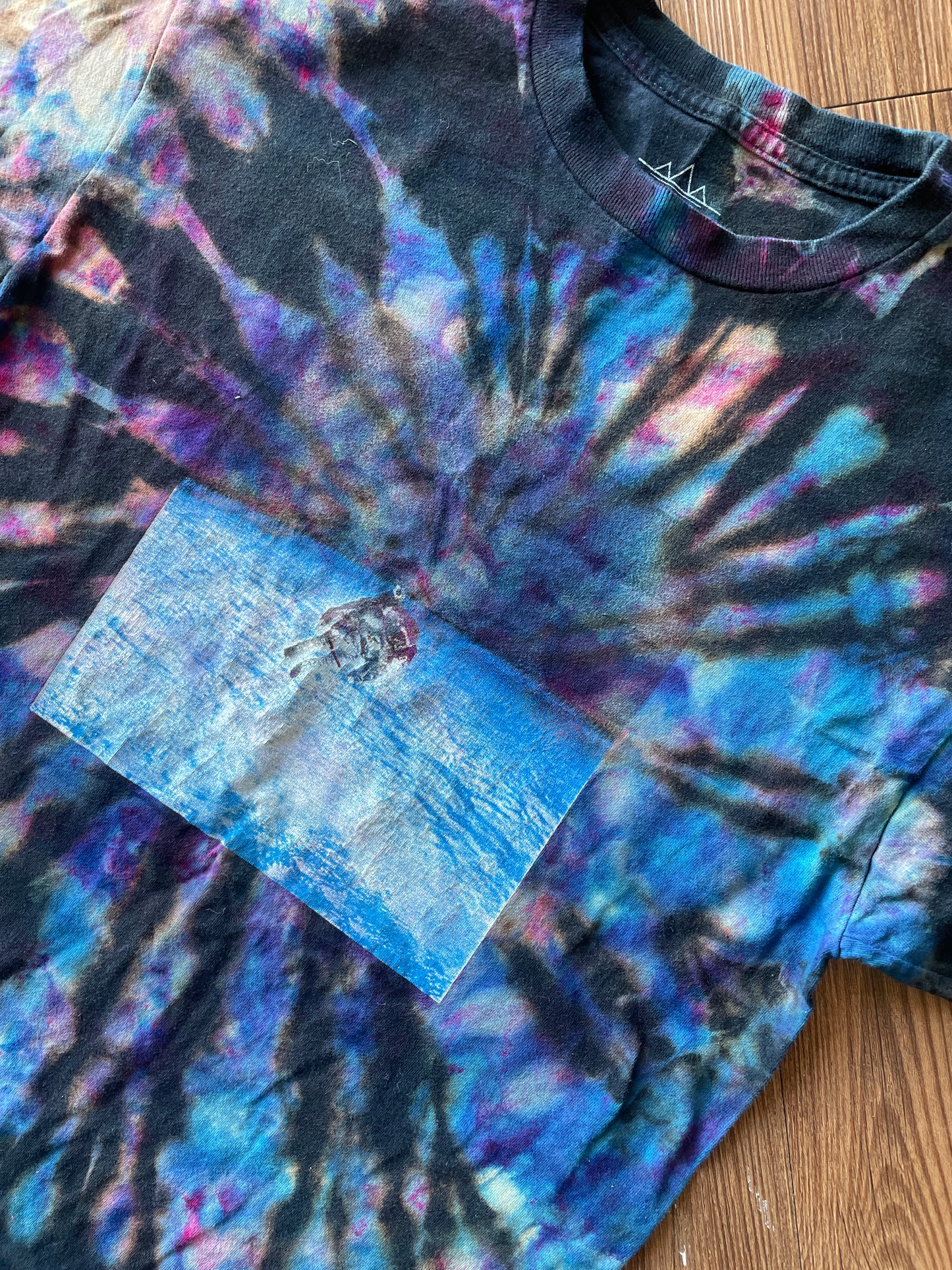 MEDIUM Men’s Astronaut Lost in Space Tie Dye T-Shirt | Galaxy Reverse Tie Dye Short Sleeve