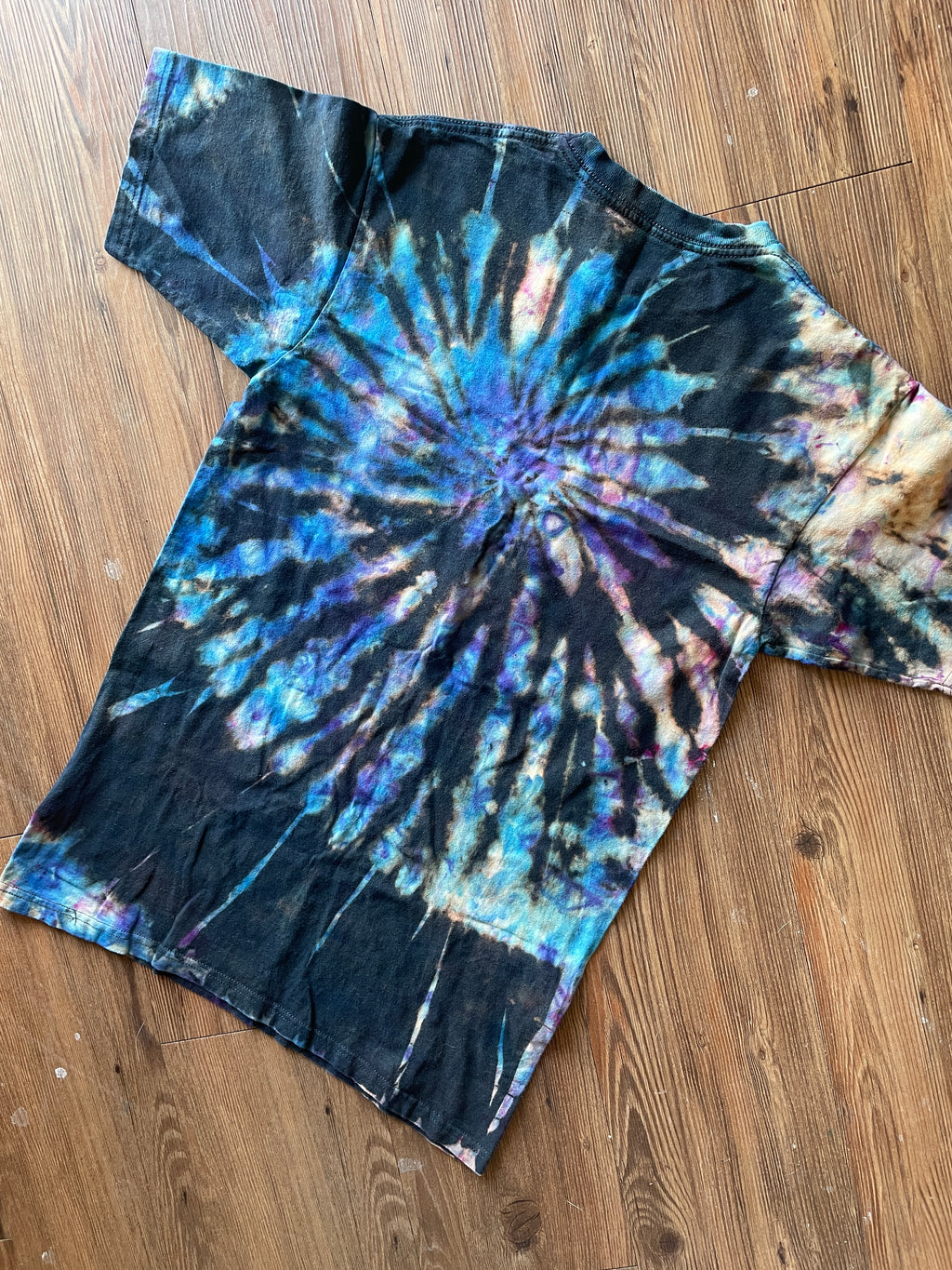 MEDIUM Men’s Astronaut Lost in Space Tie Dye T-Shirt | Galaxy Reverse Tie Dye Short Sleeve