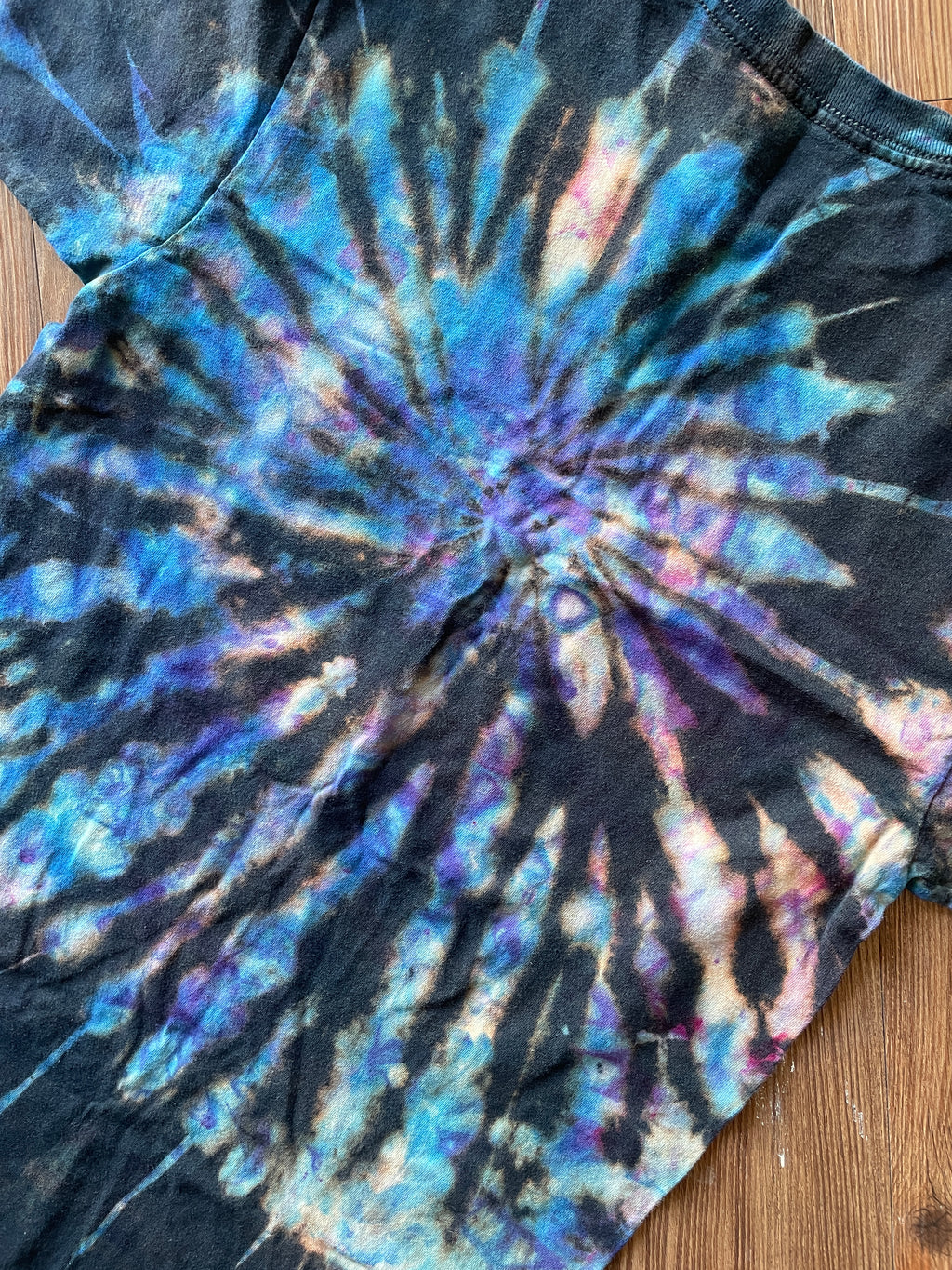 MEDIUM Men’s Astronaut Lost in Space Tie Dye T-Shirt | Galaxy Reverse Tie Dye Short Sleeve