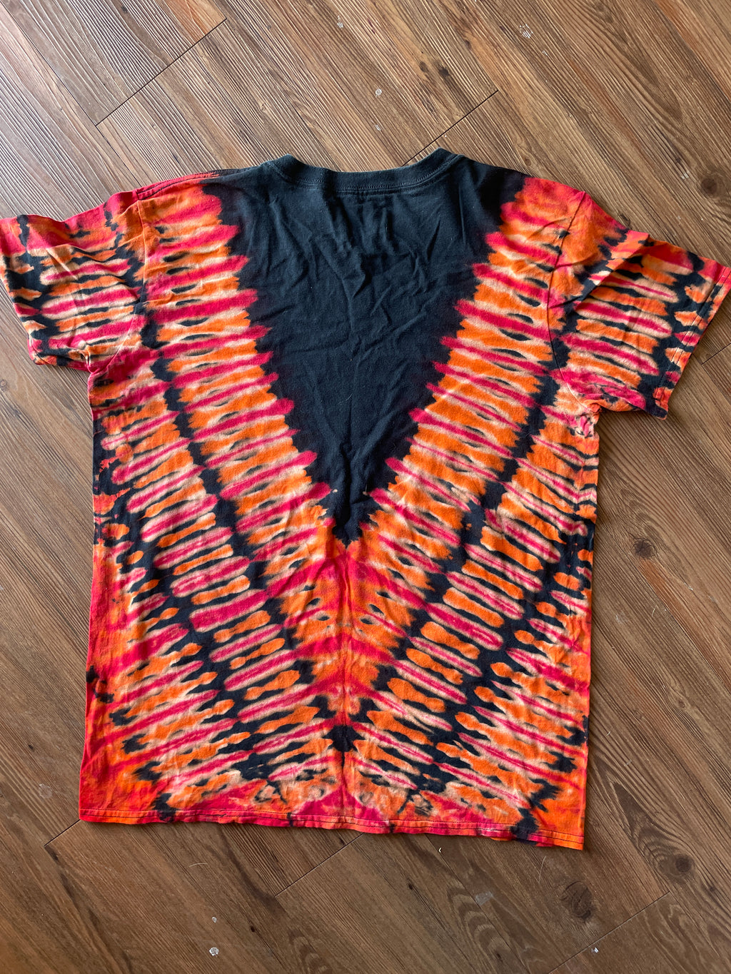 LARGE Men’s Red and White Lion Reverse Tie Dye T-Shirt | Orange and Red Bleach Dye Short Sleeve