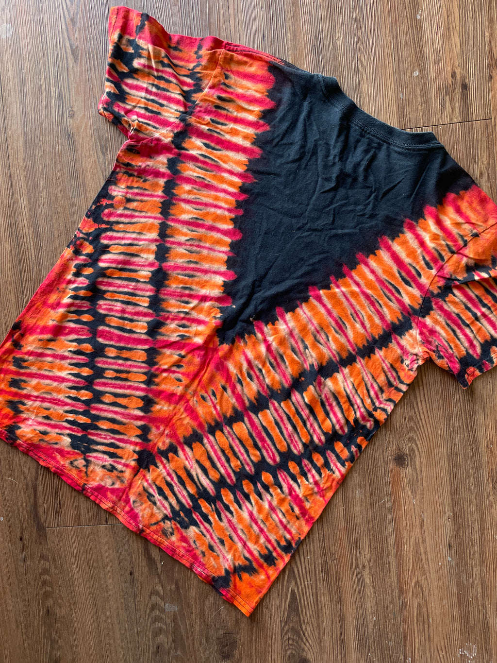 LARGE Men’s Red and White Lion Reverse Tie Dye T-Shirt | Orange and Red Bleach Dye Short Sleeve