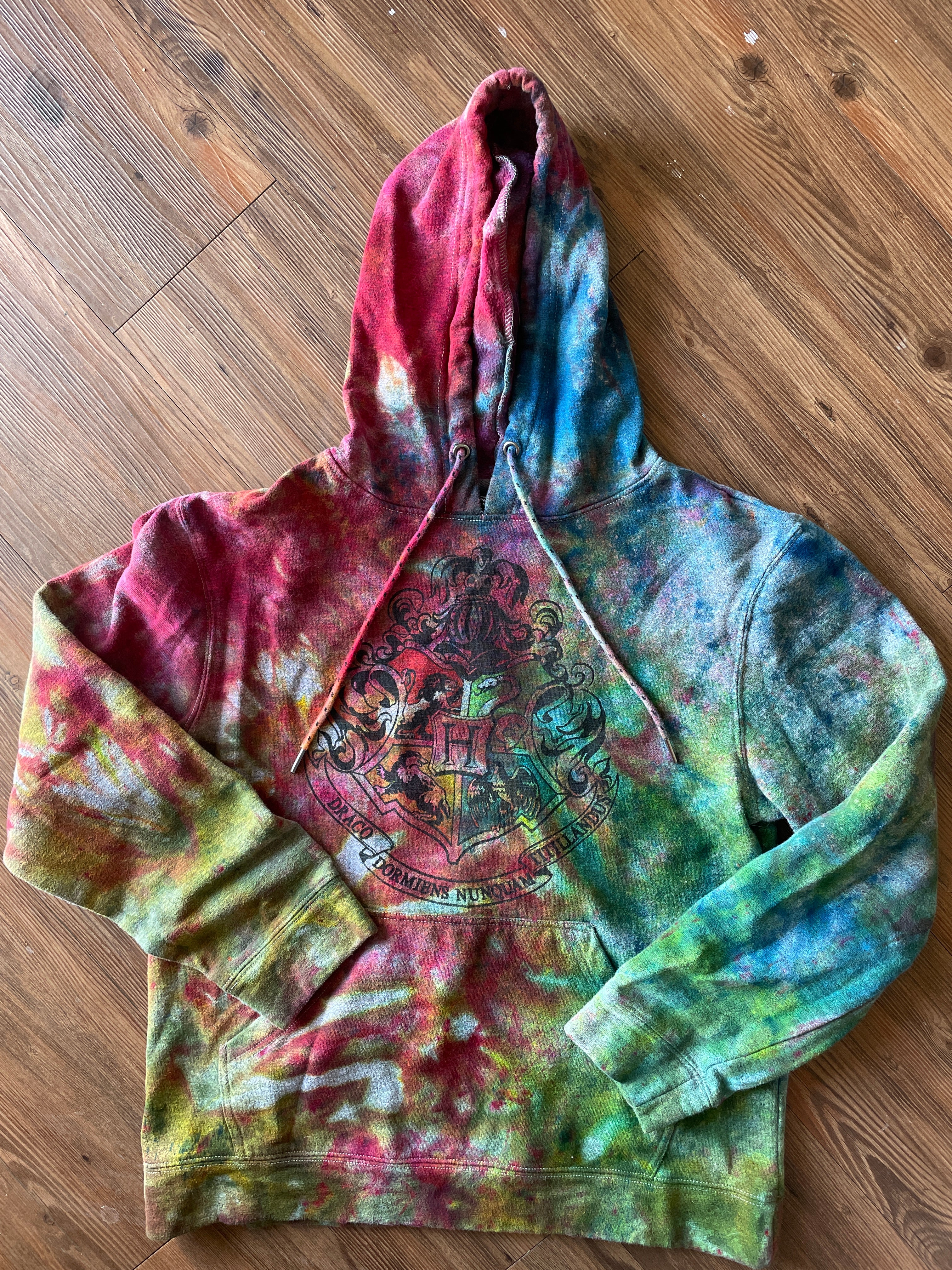 MEDIUM Men’s Hogwarts Coat of Arms Galaxy Tie Dye Sweatshirt | Gryffindor Slytherin Hufflepuff Ravenclaw Rainbow Ice Dye Hoodie
