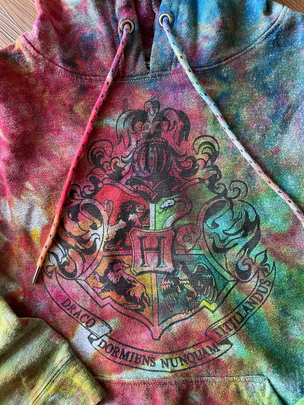 MEDIUM Men’s Hogwarts Coat of Arms Galaxy Tie Dye Sweatshirt | Gryffindor Slytherin Hufflepuff Ravenclaw Rainbow Ice Dye Hoodie