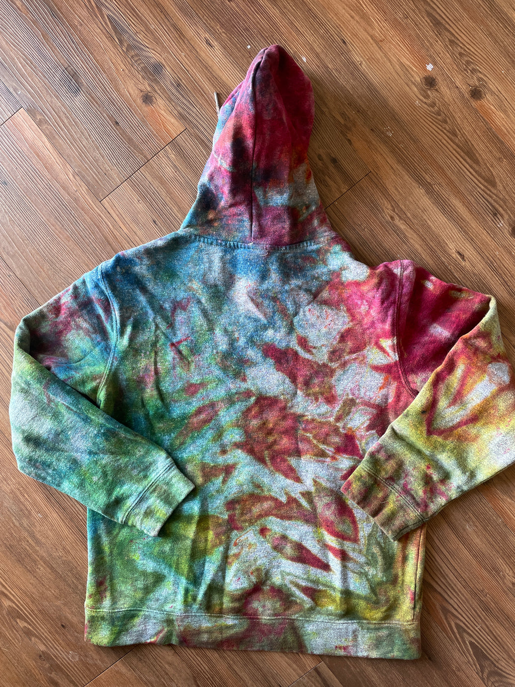 MEDIUM Men’s Hogwarts Coat of Arms Galaxy Tie Dye Sweatshirt | Gryffindor Slytherin Hufflepuff Ravenclaw Rainbow Ice Dye Hoodie
