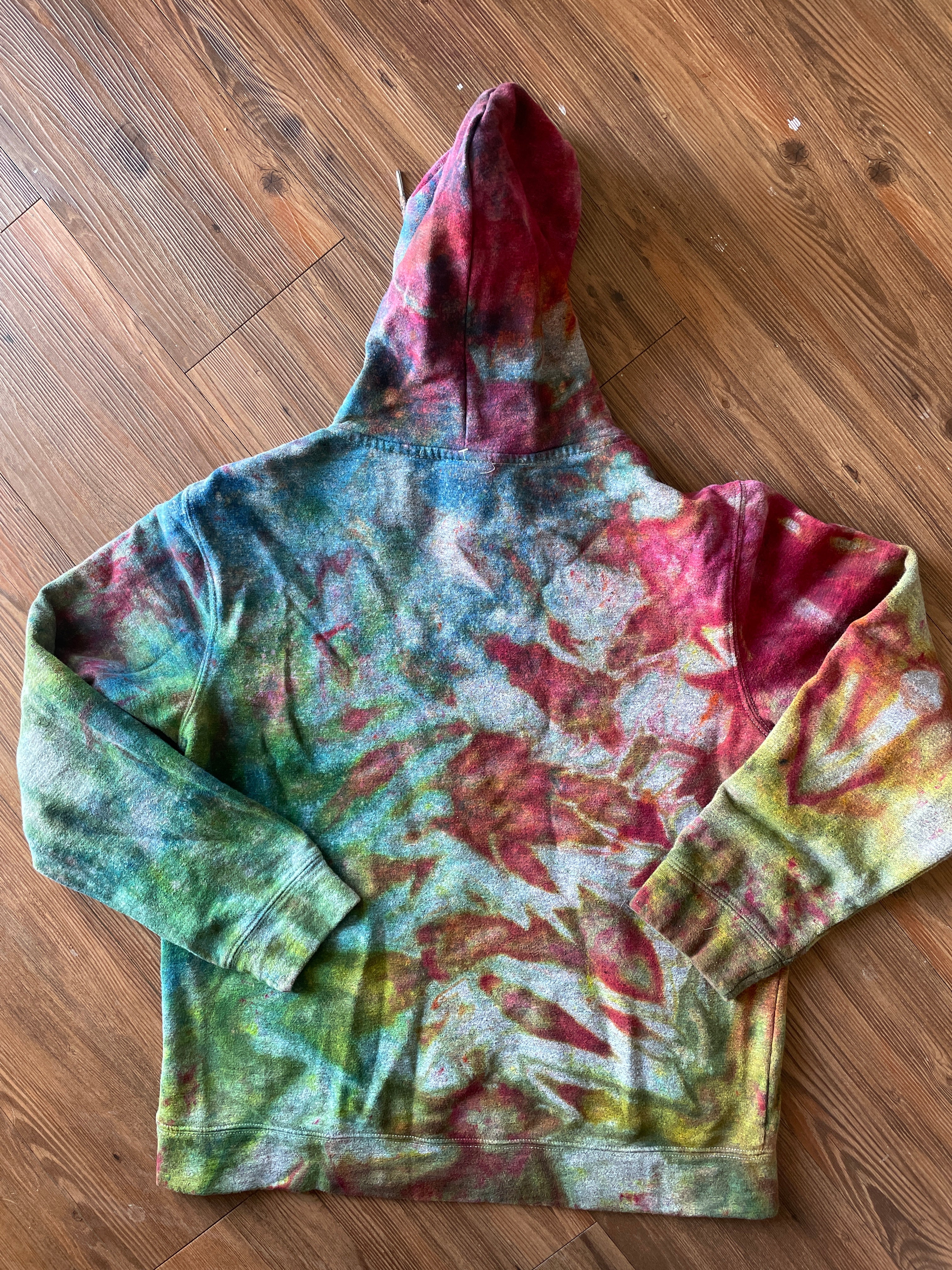 MEDIUM Men’s Hogwarts Coat of Arms Galaxy Tie Dye Sweatshirt | Gryffindor Slytherin Hufflepuff Ravenclaw Rainbow Ice Dye Hoodie