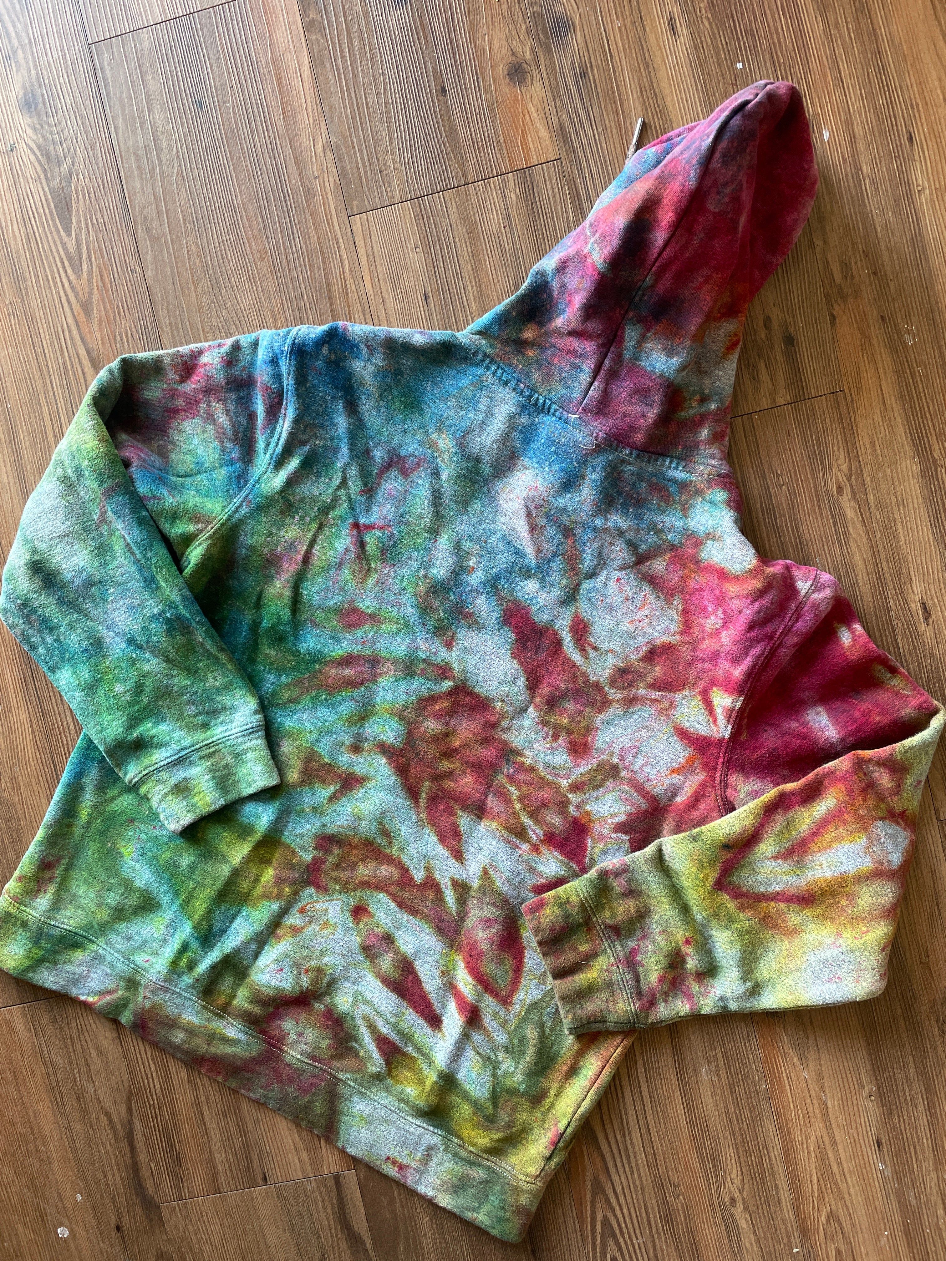 MEDIUM Men’s Hogwarts Coat of Arms Galaxy Tie Dye Sweatshirt | Gryffindor Slytherin Hufflepuff Ravenclaw Rainbow Ice Dye Hoodie