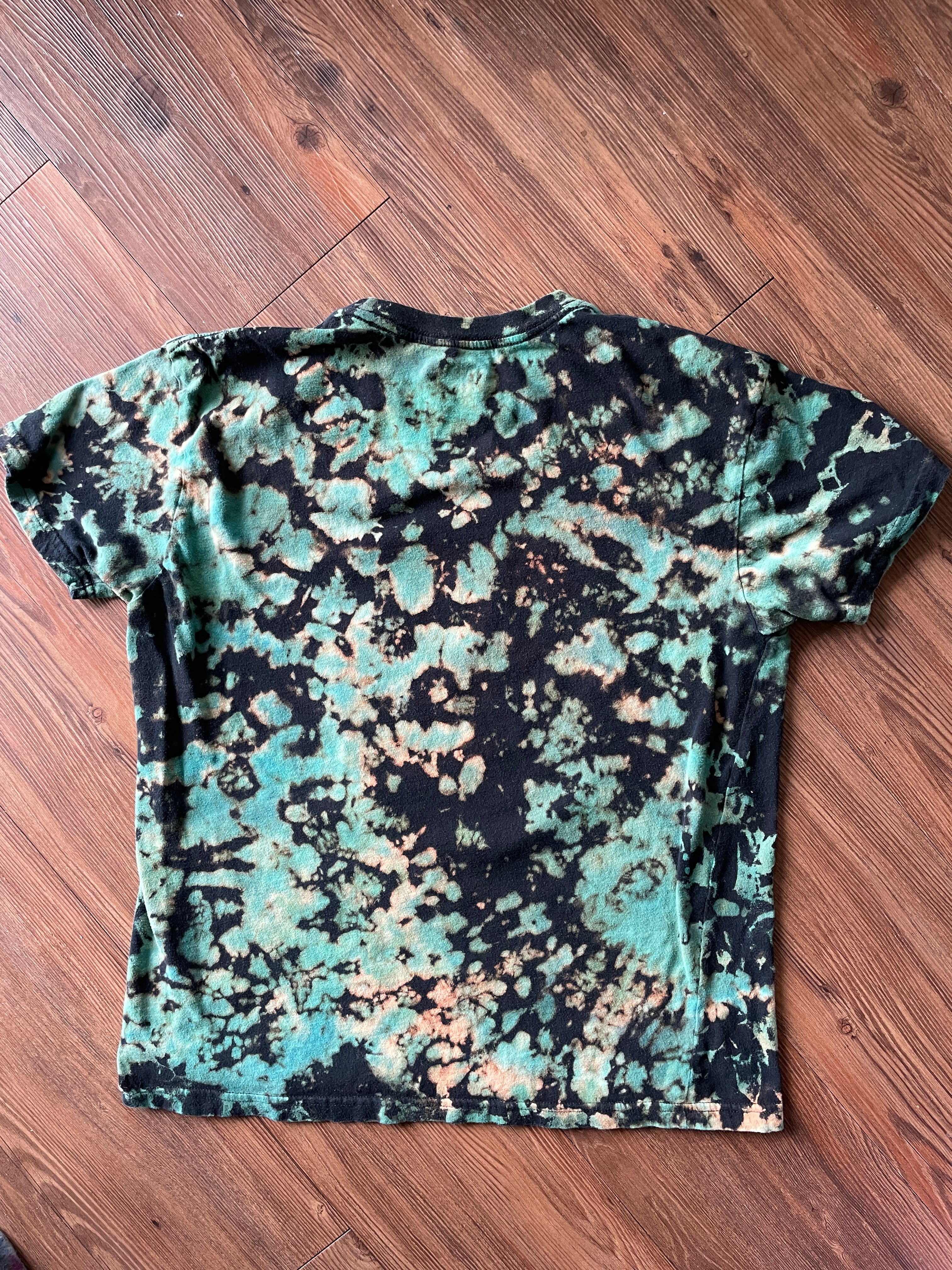 Large Women’s Star Wars R2-D2 Handmade Reverse Tie Dye T-Shirt | Black and Blue Crumpled Tie Dye Short Sleeve