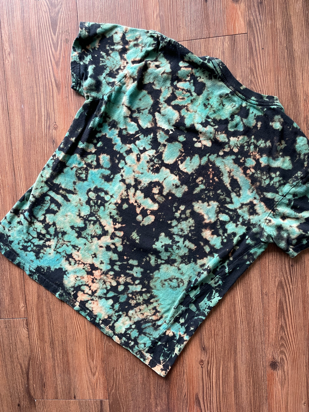 Large Women’s Star Wars R2-D2 Handmade Reverse Tie Dye T-Shirt | Black and Blue Crumpled Tie Dye Short Sleeve