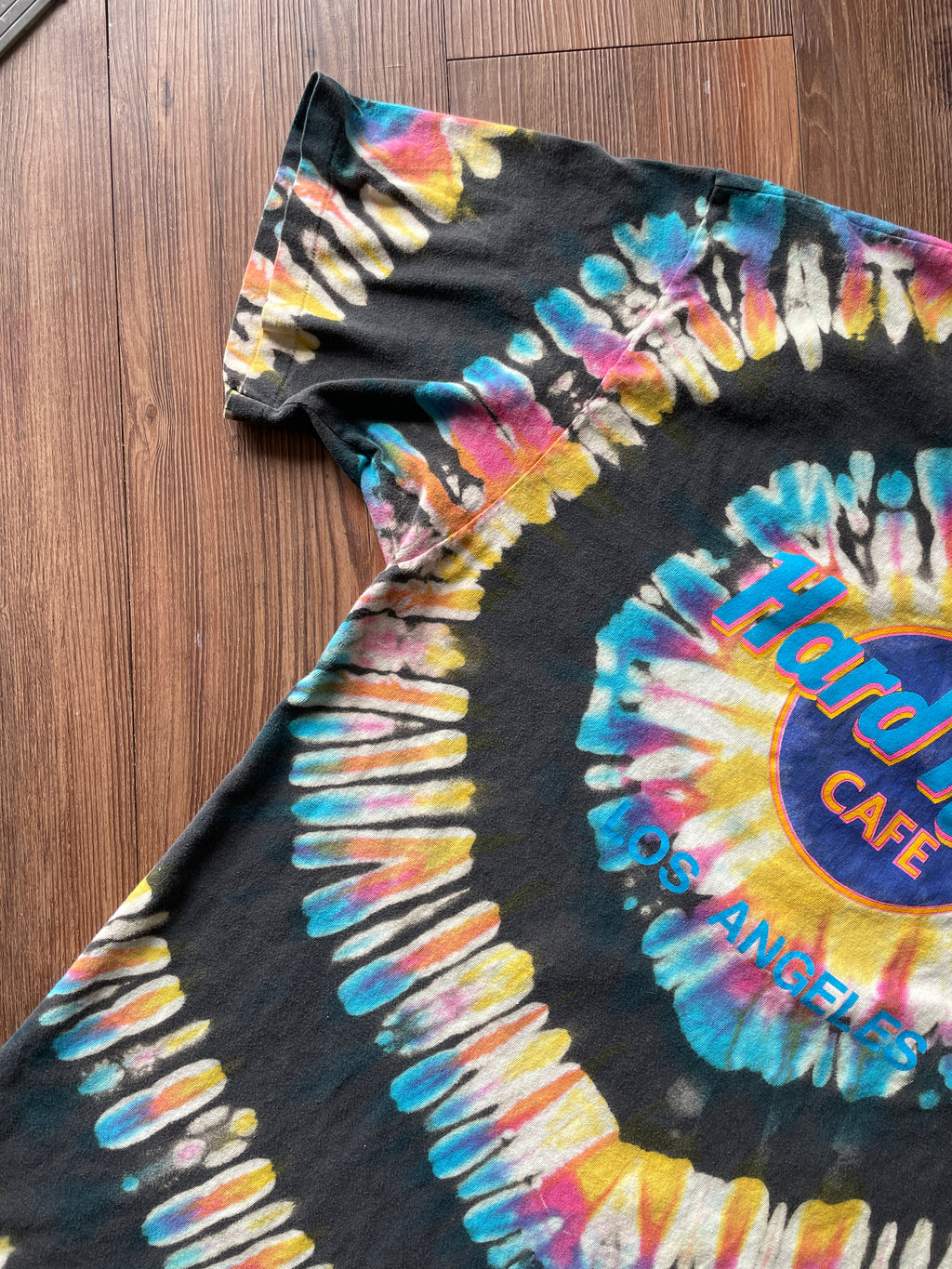 XL Men’s Hard Rock Cafe Los Angeles Handmade Reverse Tie Dye T-Shirt | Blue, Pink, and Yellow Pleated Tie Dye Short Sleeve