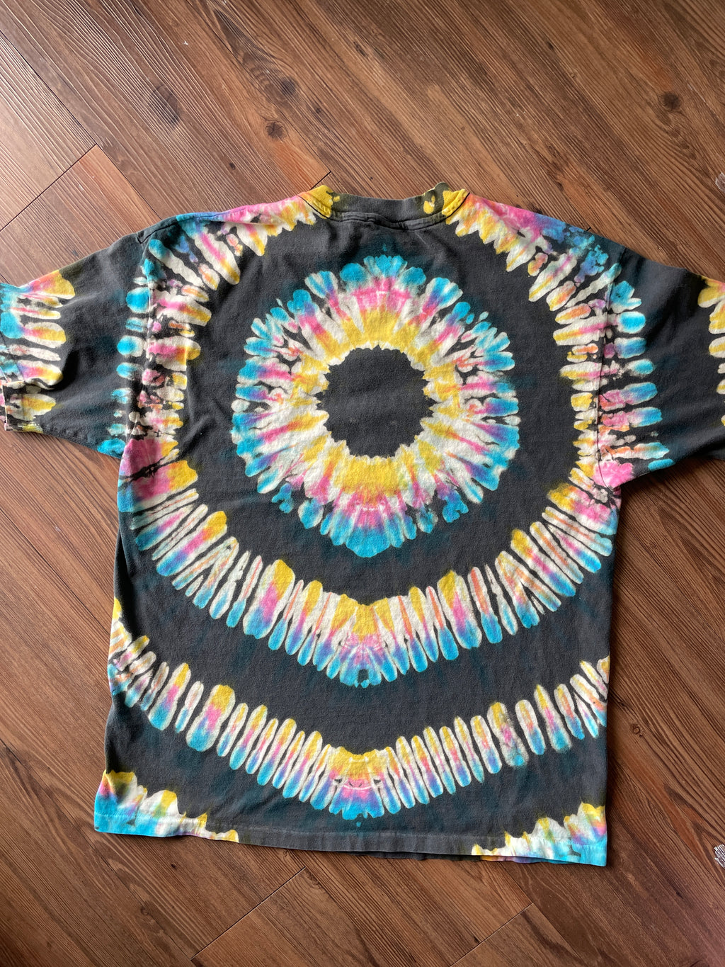 XL Men’s Hard Rock Cafe Los Angeles Handmade Reverse Tie Dye T-Shirt | Blue, Pink, and Yellow Pleated Tie Dye Short Sleeve