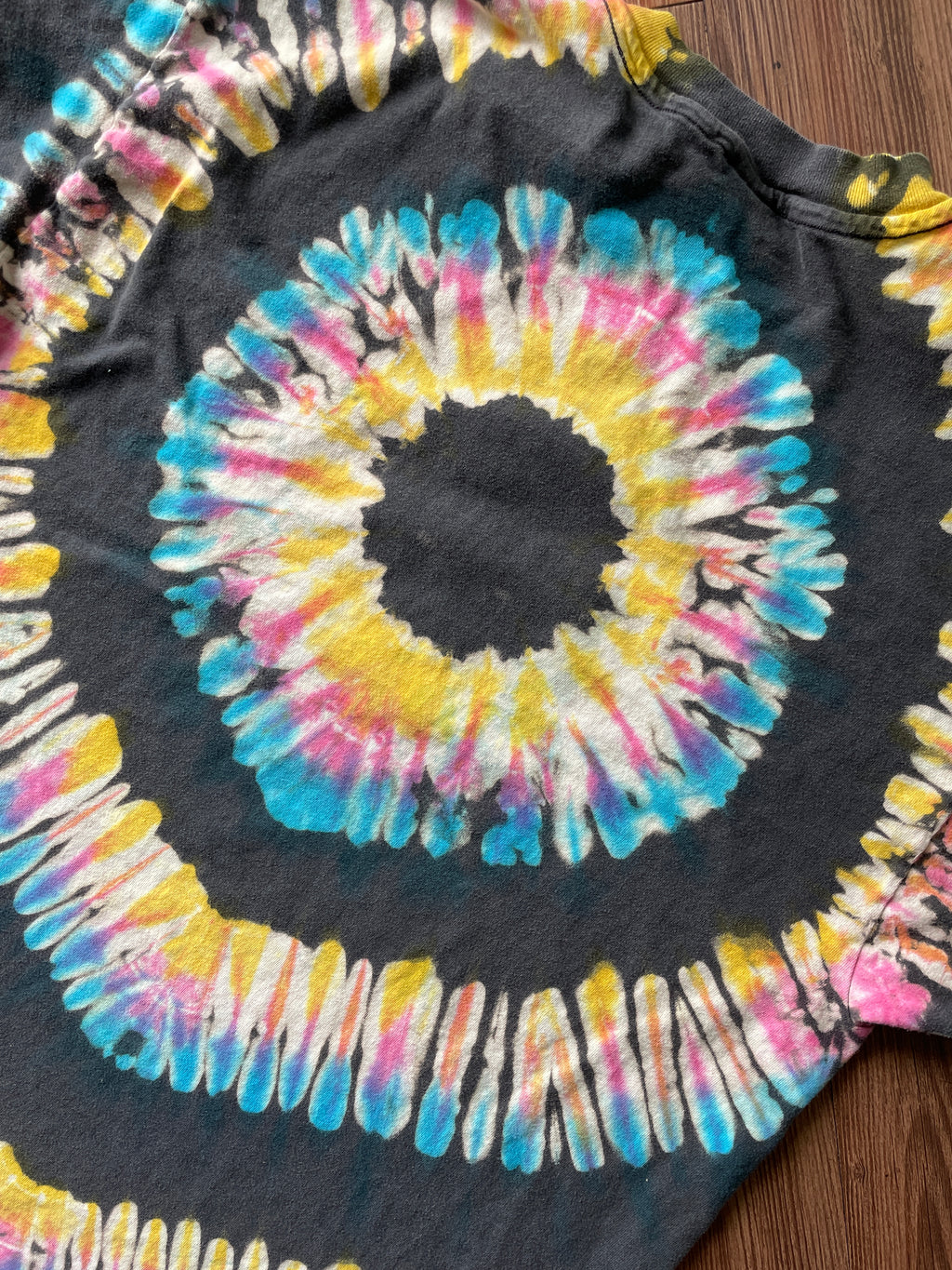 XL Men’s Hard Rock Cafe Los Angeles Handmade Reverse Tie Dye T-Shirt | Blue, Pink, and Yellow Pleated Tie Dye Short Sleeve