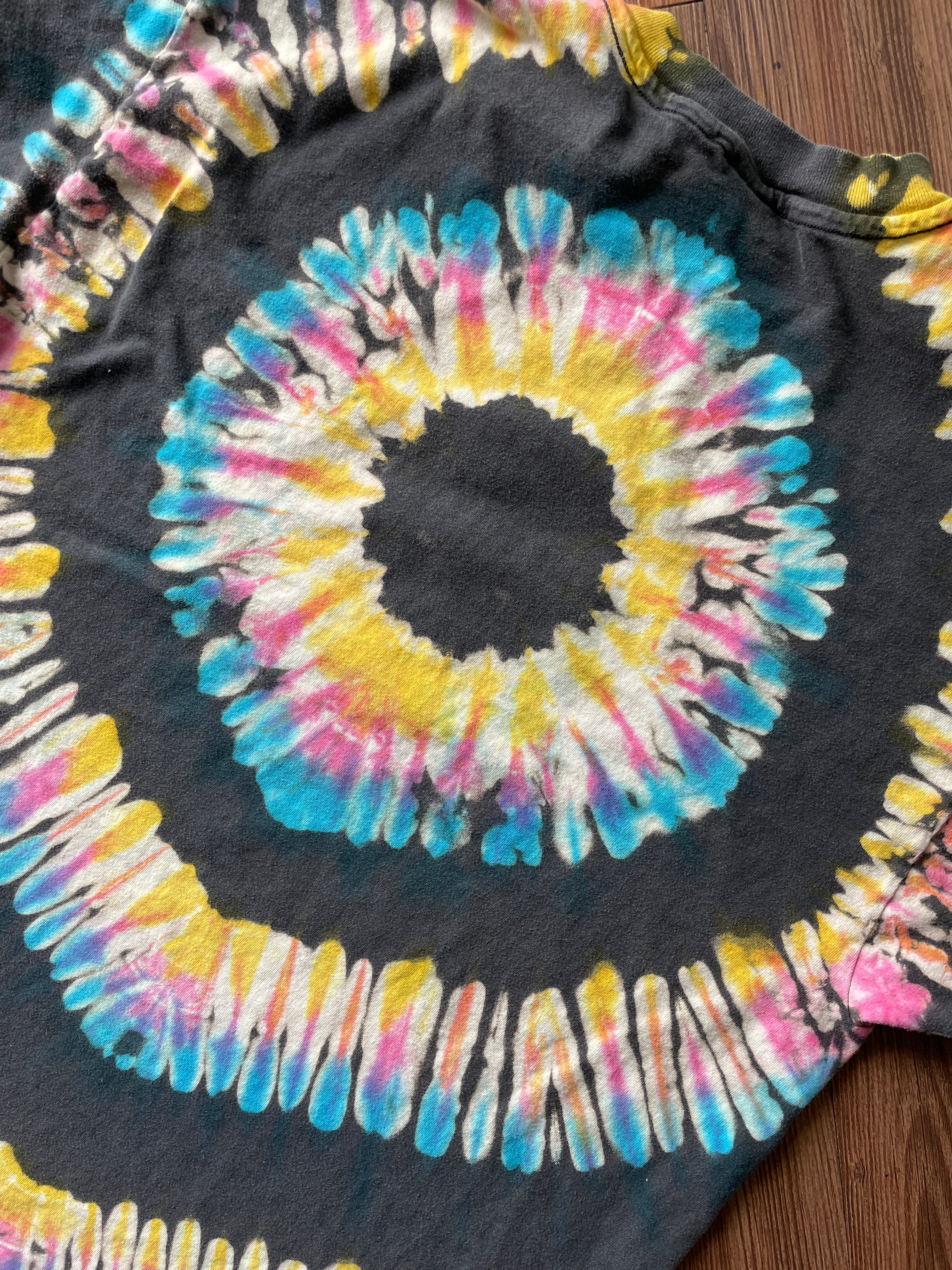 XL Men’s Hard Rock Cafe Los Angeles Handmade Reverse Tie Dye T-Shirt | Blue, Pink, and Yellow Pleated Tie Dye Short Sleeve