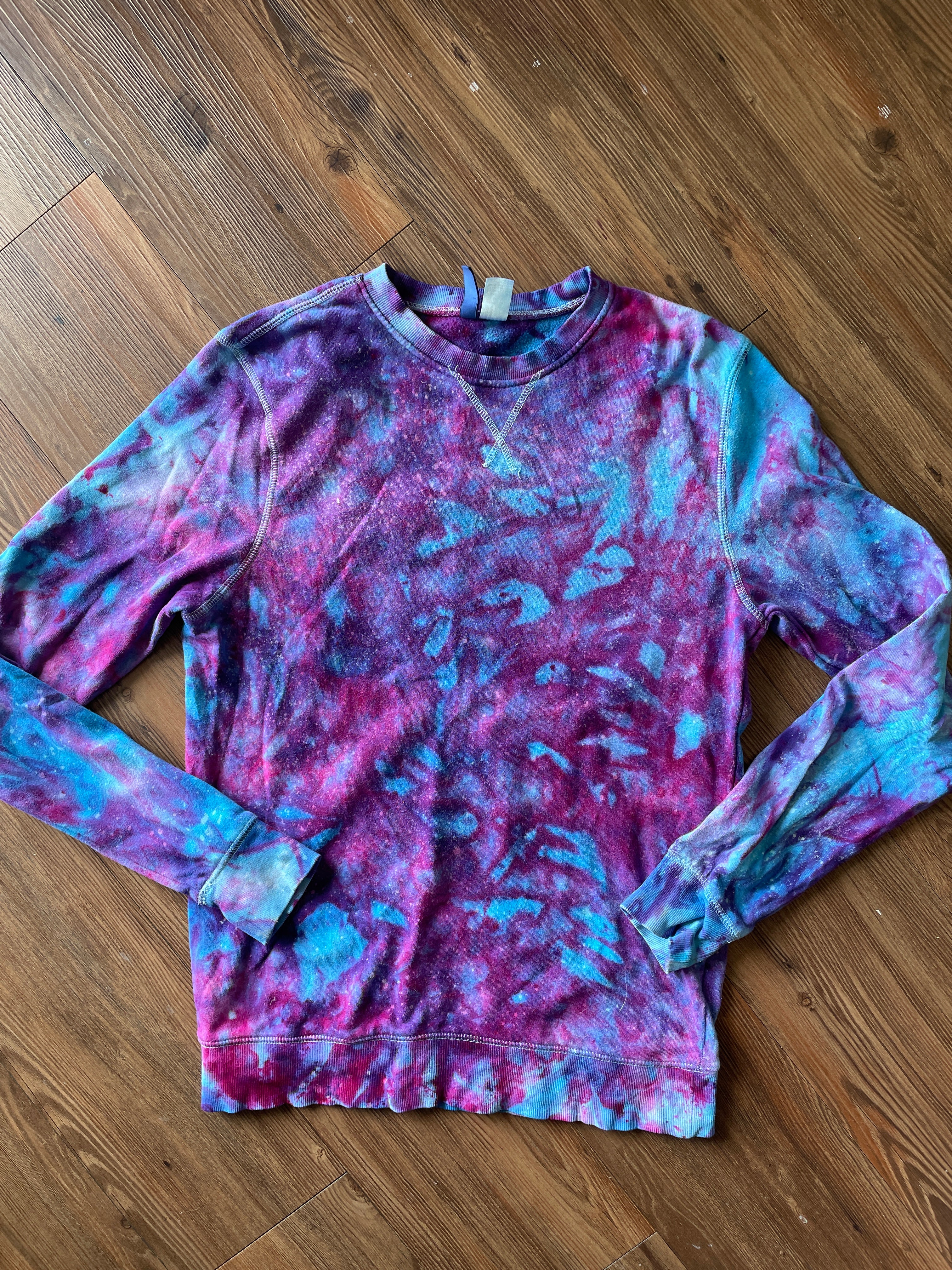SMALL Women’s H&M Galaxy Tie Dye Crewneck Sweatshirt | Pastel Purple and Blue Ice Dye Long Sleeve