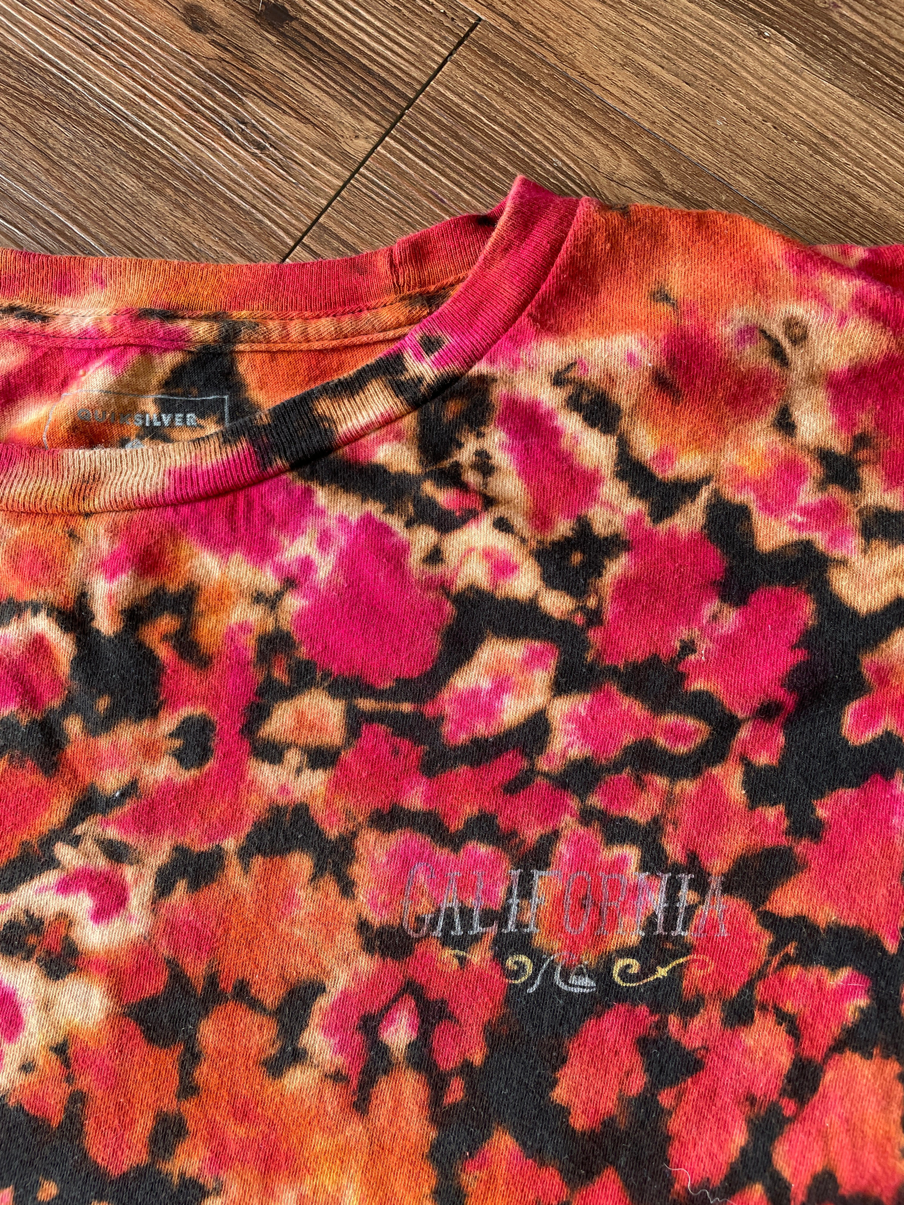 XL Men’s Quiksilver California Tie Dye T-Shirt | Bleach Tie Dye Short Sleeve