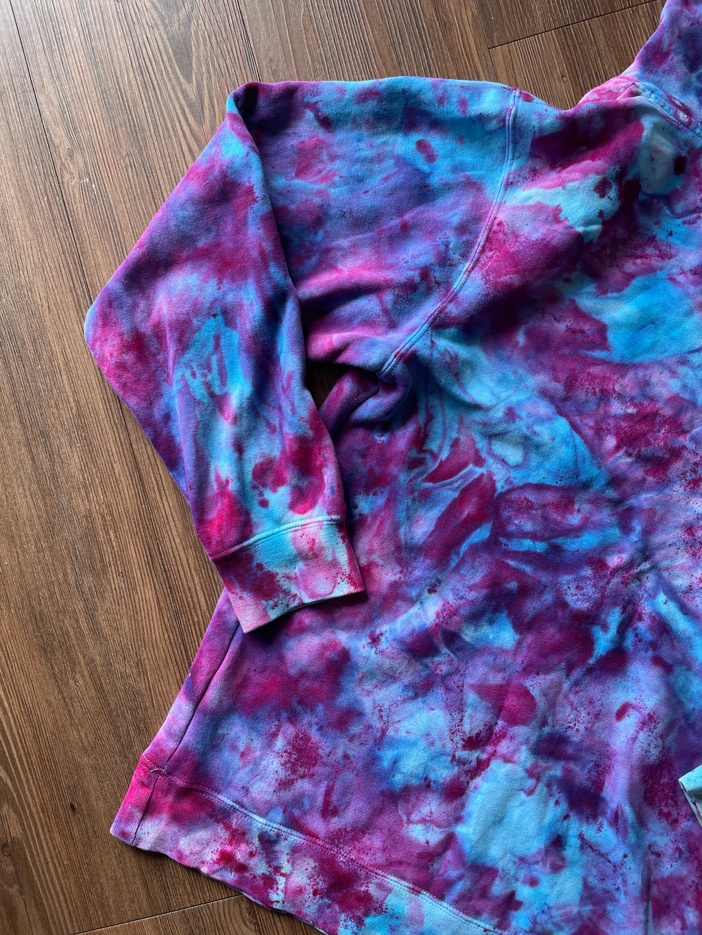 SMALL Men’s Surf Wyoming Galaxy Dye Tie Dye Sweatshirt | Geo Bison Blue and Purple Space Ice Dye Tie Dye Hoodie