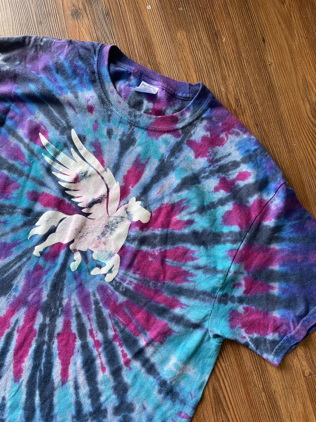 XL Men’s Pegasus Tie Dye T-Shirt | Purple and Blue Reverse Tie Dye Short Sleeve