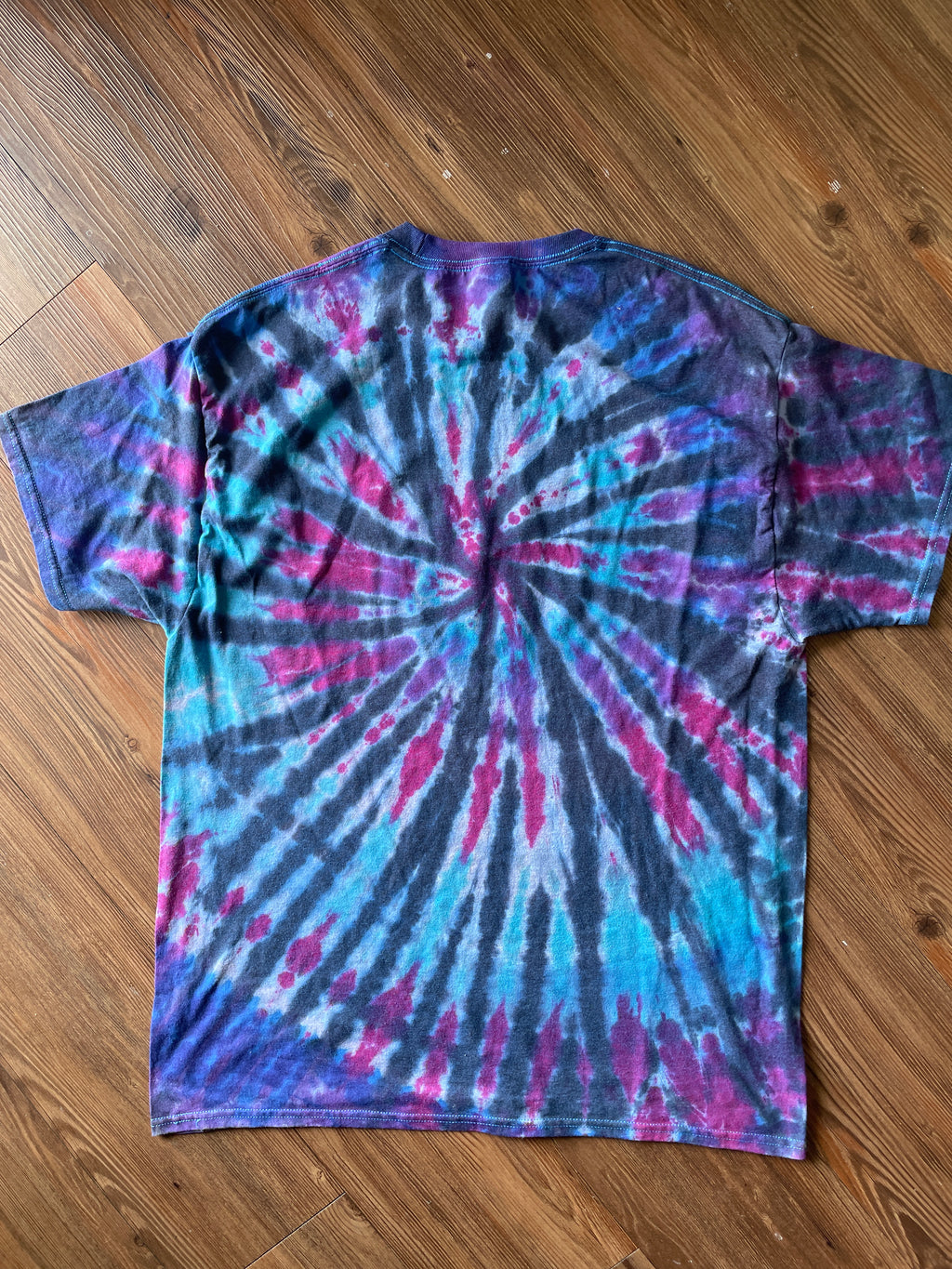 XL Men’s Pegasus Tie Dye T-Shirt | Purple and Blue Reverse Tie Dye Short Sleeve