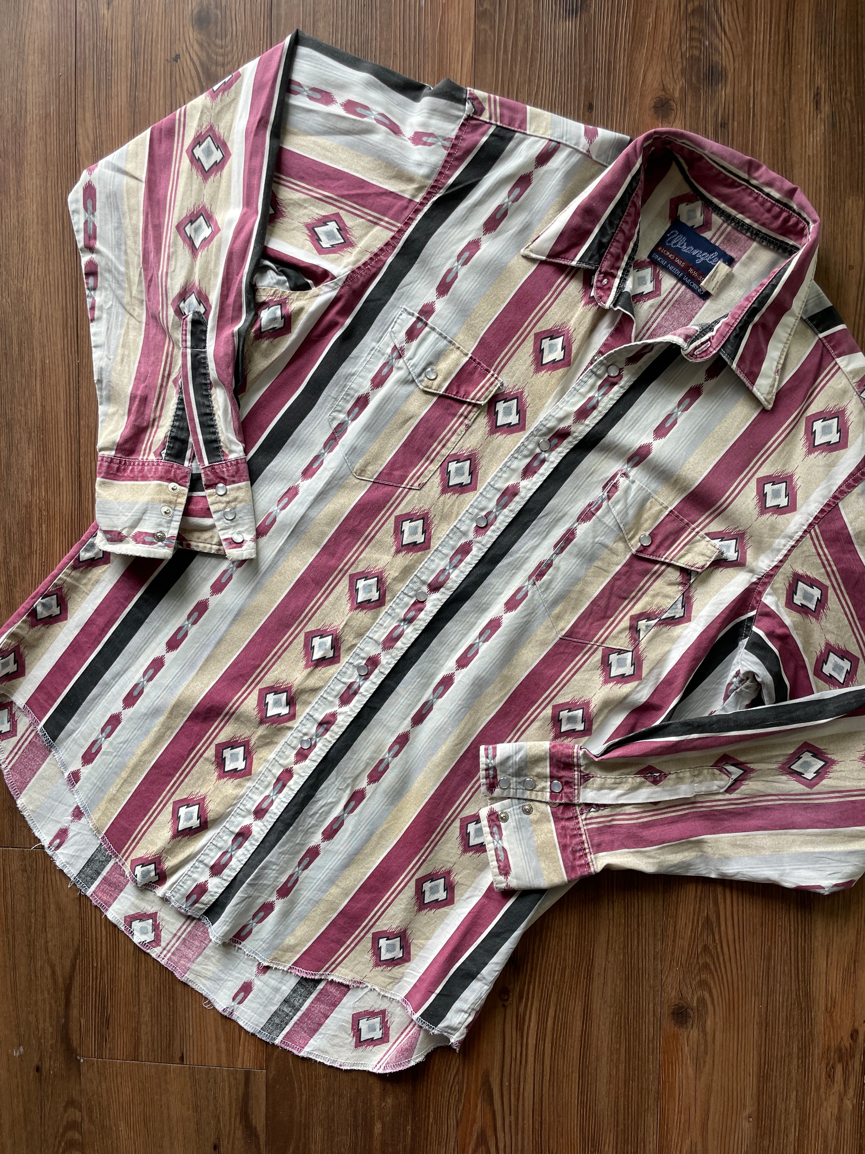Men's Medium Vintage Pink and White Wrangler Western Pearl Snap