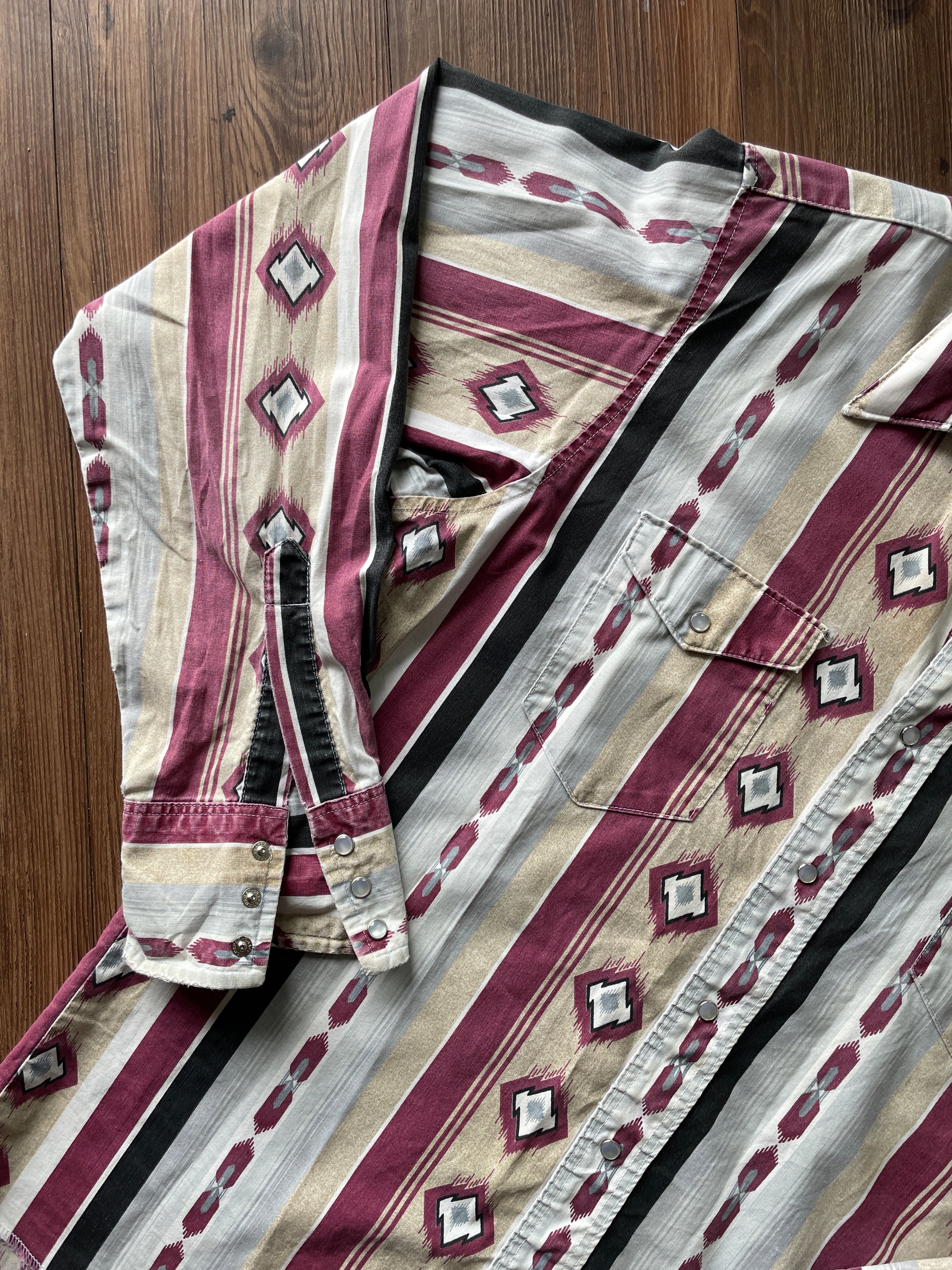 Men's Medium Vintage Pink and White Wrangler Western Pearl Snap