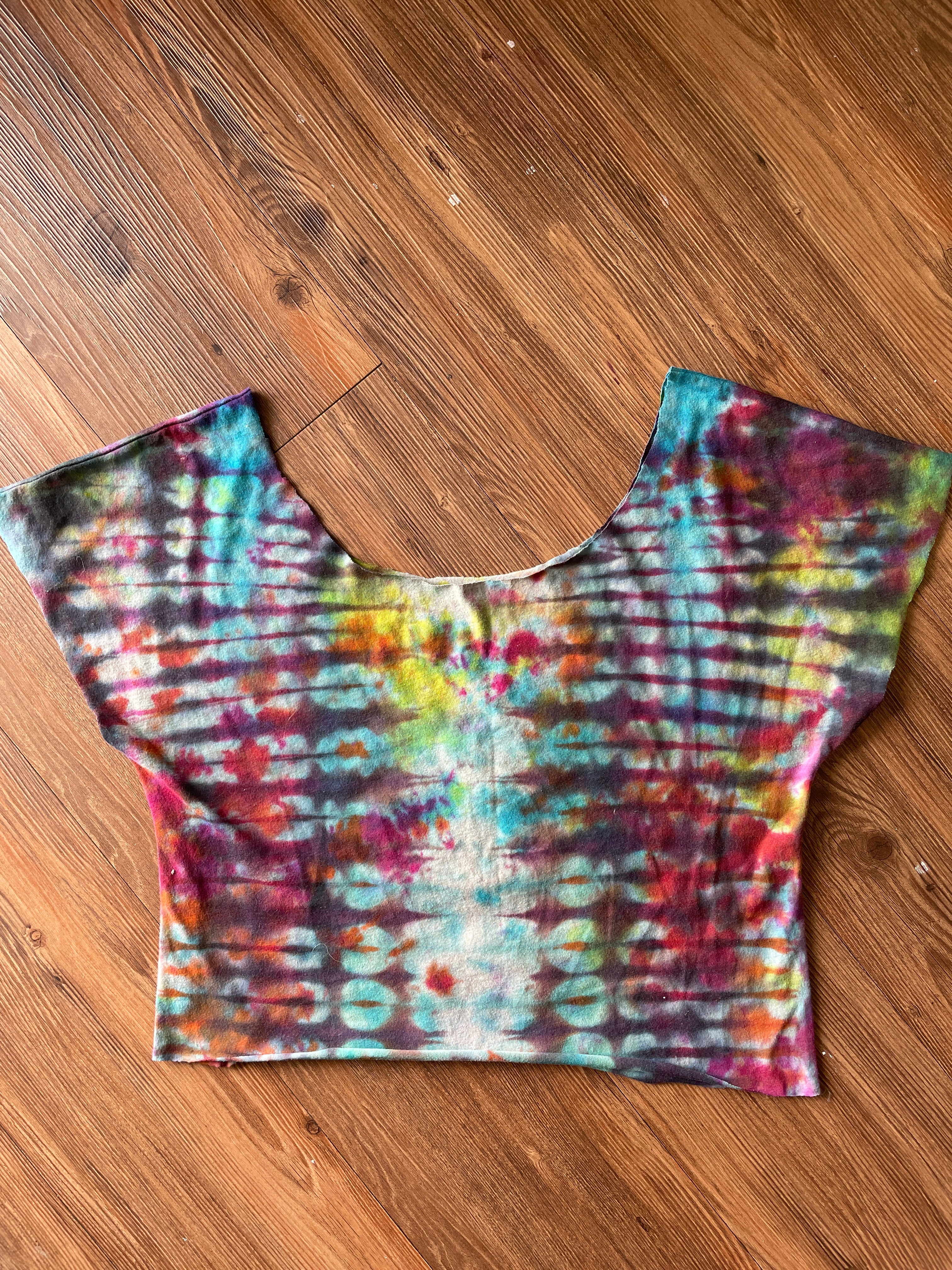 Small Women's Santana Tie Dye Crop Top | Star Wars Tie Dye Short Sleeve